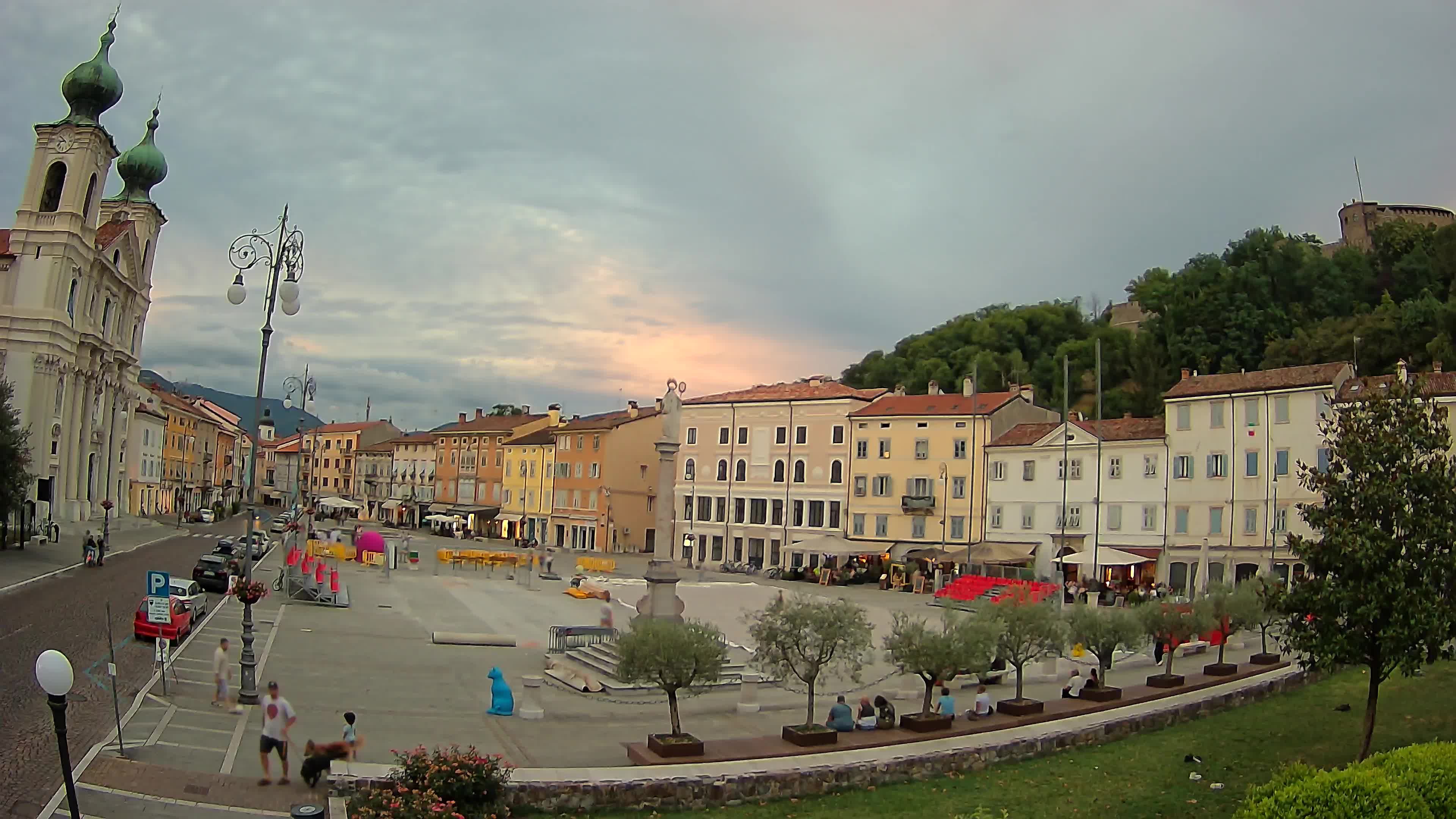 Gorizia Piazza della Vittoria e chiesa di S. Ignazio