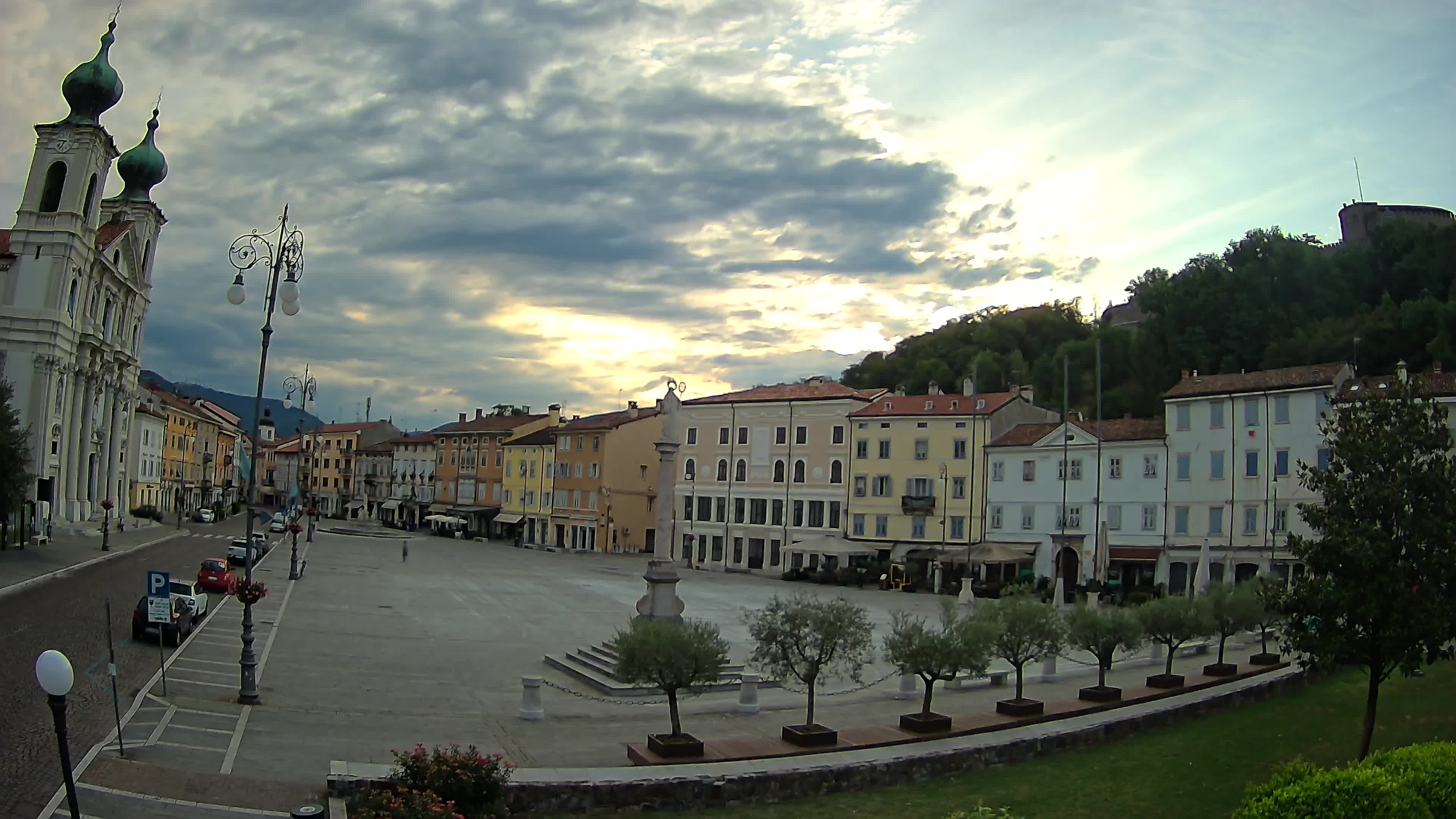 Gorizia Piazza della Vittoria e chiesa di S. Ignazio
