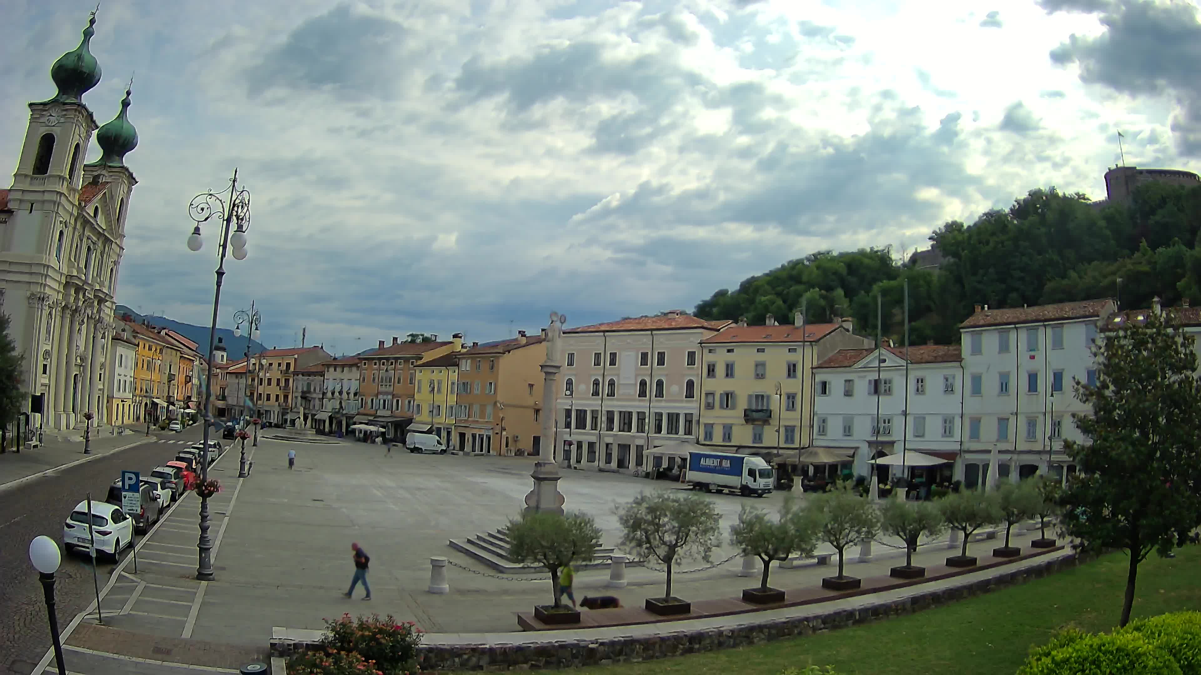 Gorizia – Plaza Vittoria – iglesia de San Pedro. Ignacio