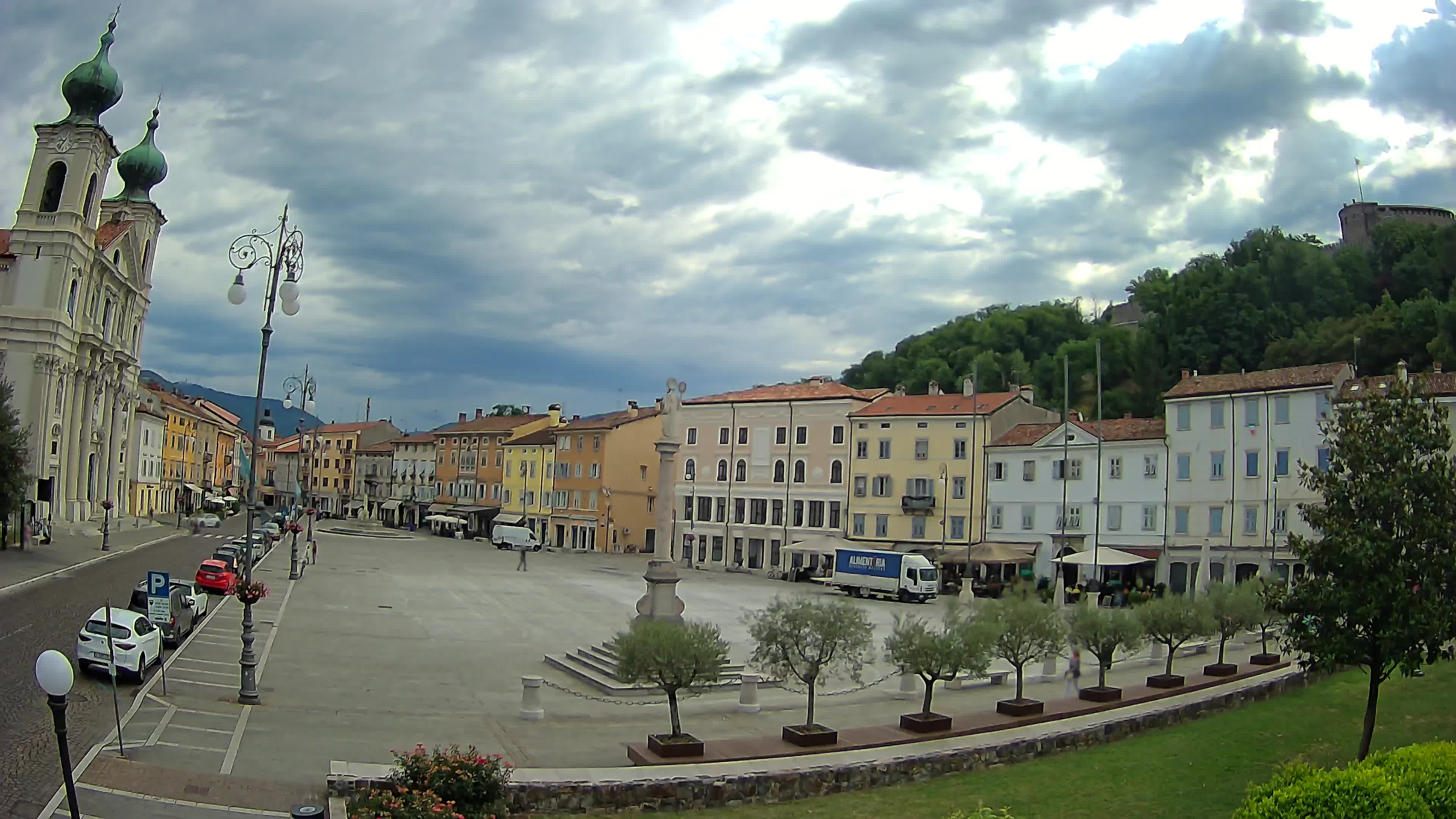 Gorizia – Plaza Vittoria – iglesia de San Pedro. Ignacio