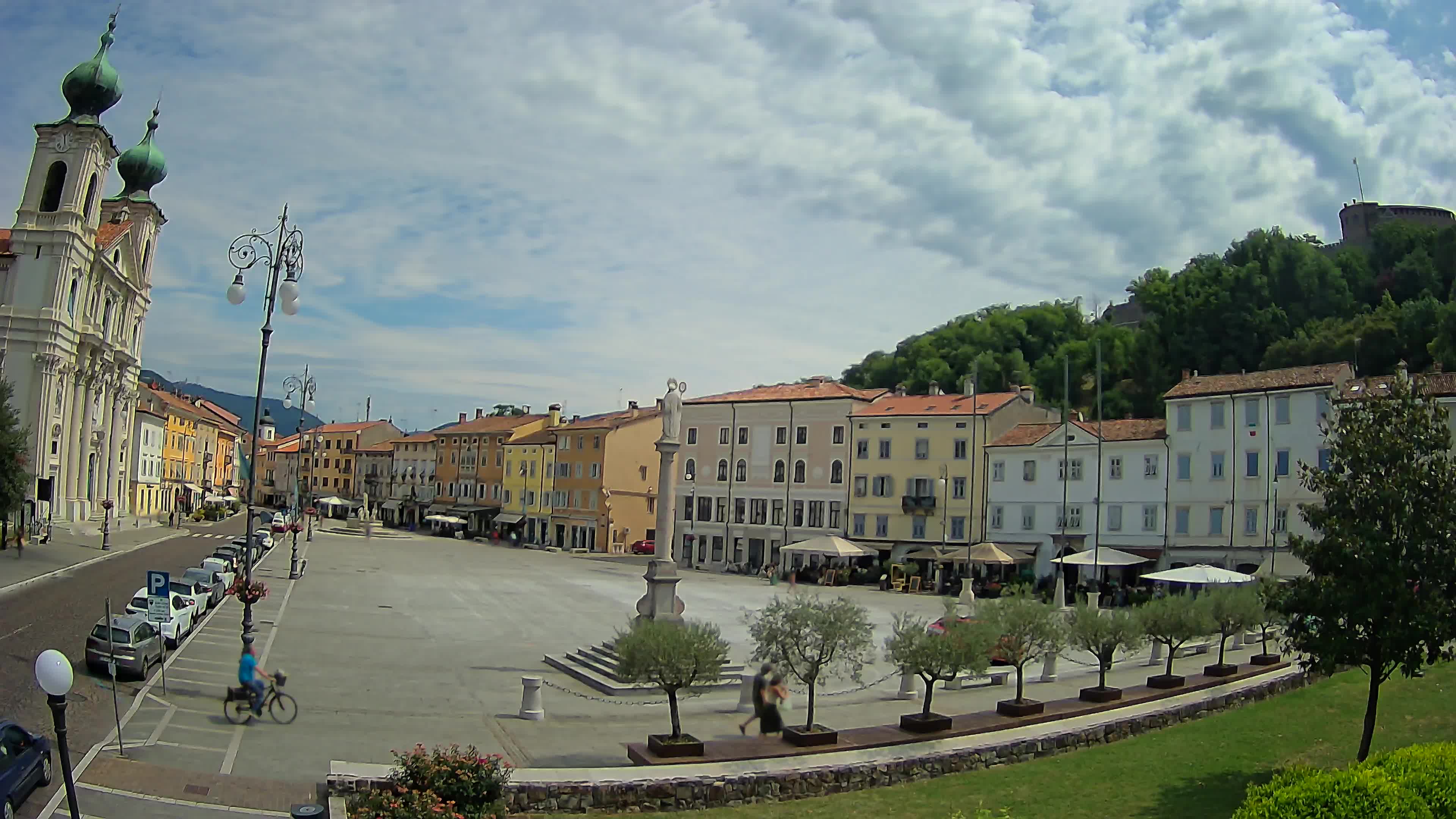 Kamera Gorica Travnik in cerkev sv. Ignacija