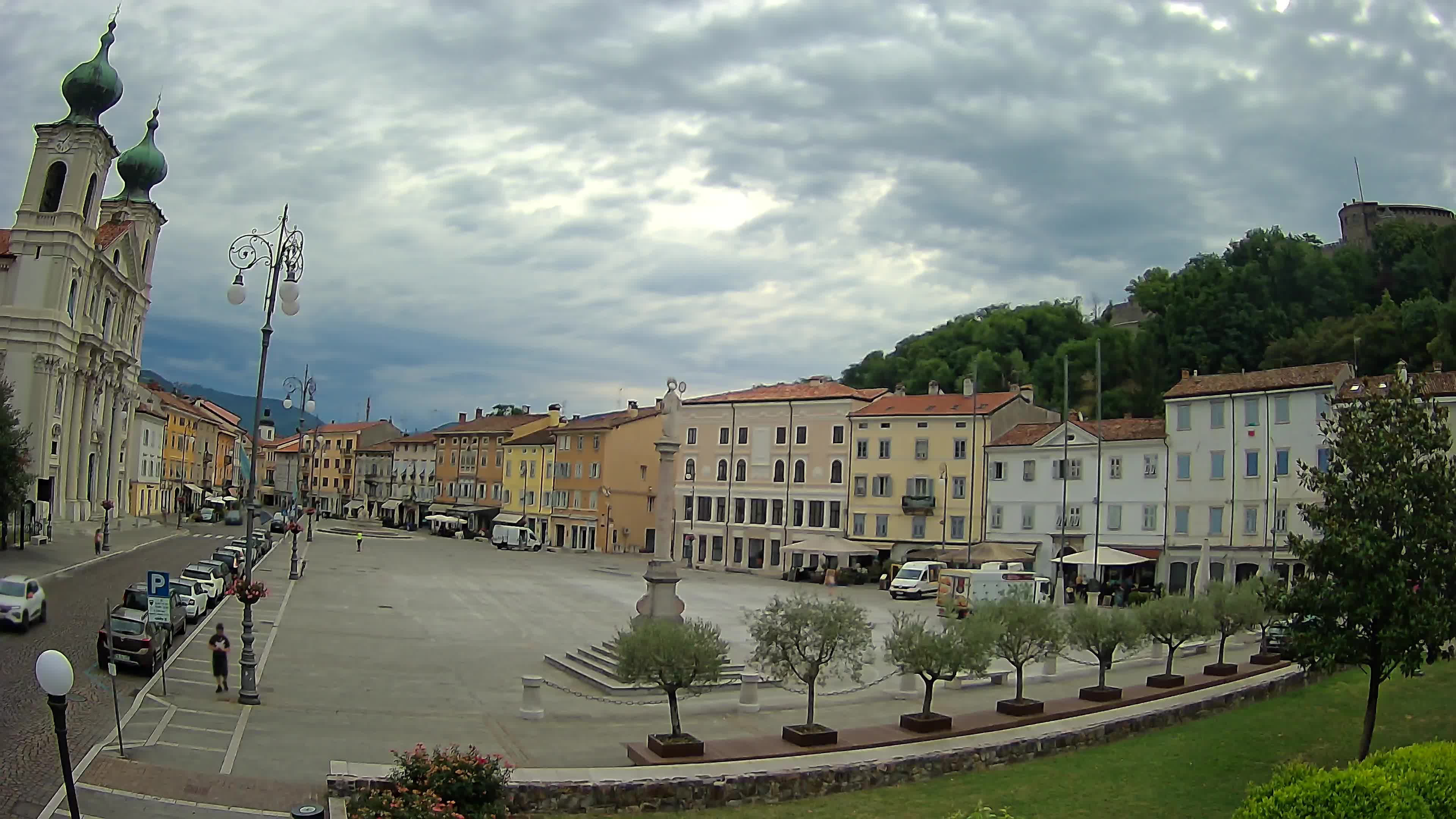 Gorizia – Plaza Vittoria – iglesia de San Pedro. Ignacio