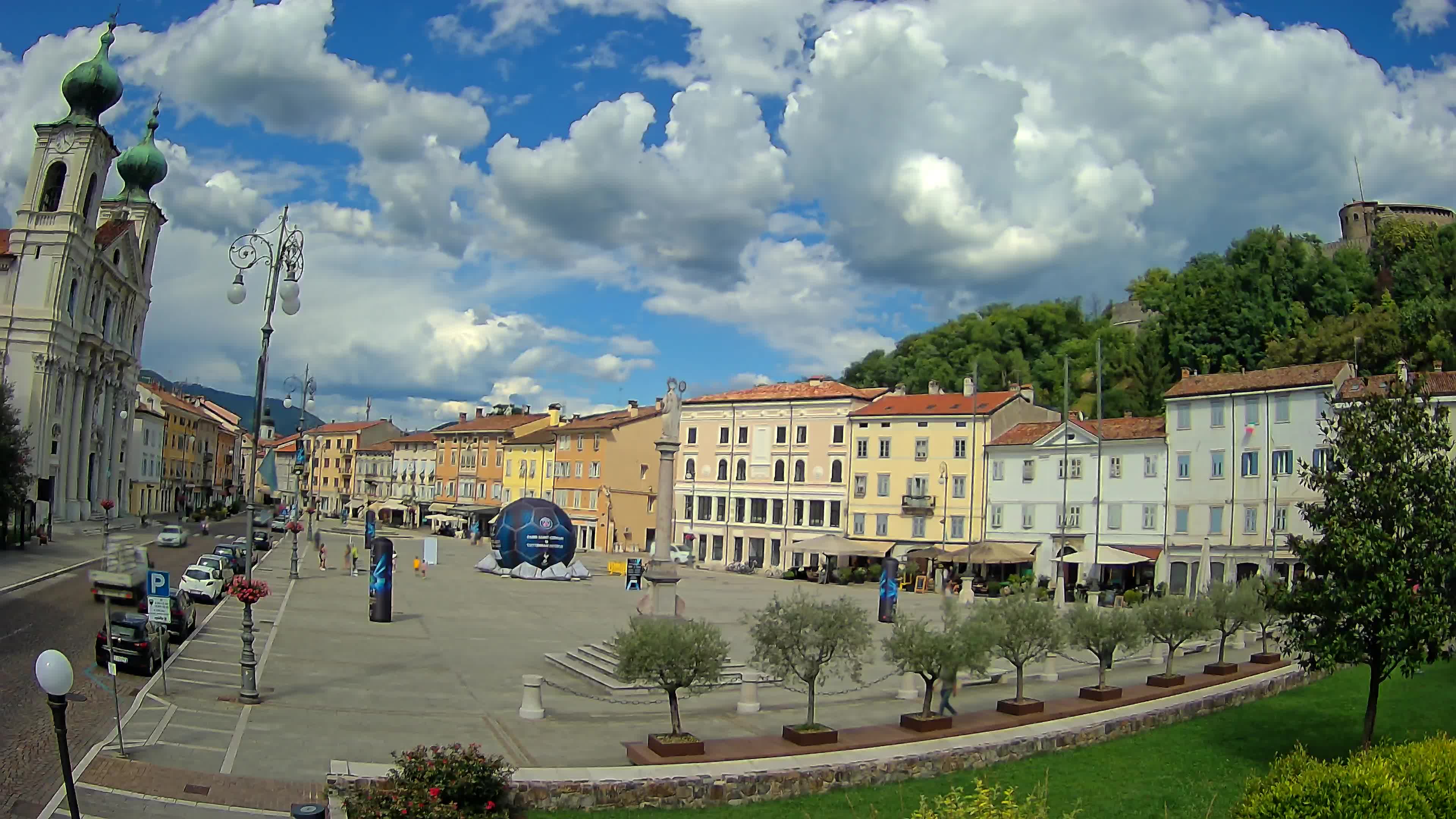 Gorizia – Plaza Vittoria – iglesia de San Pedro. Ignacio