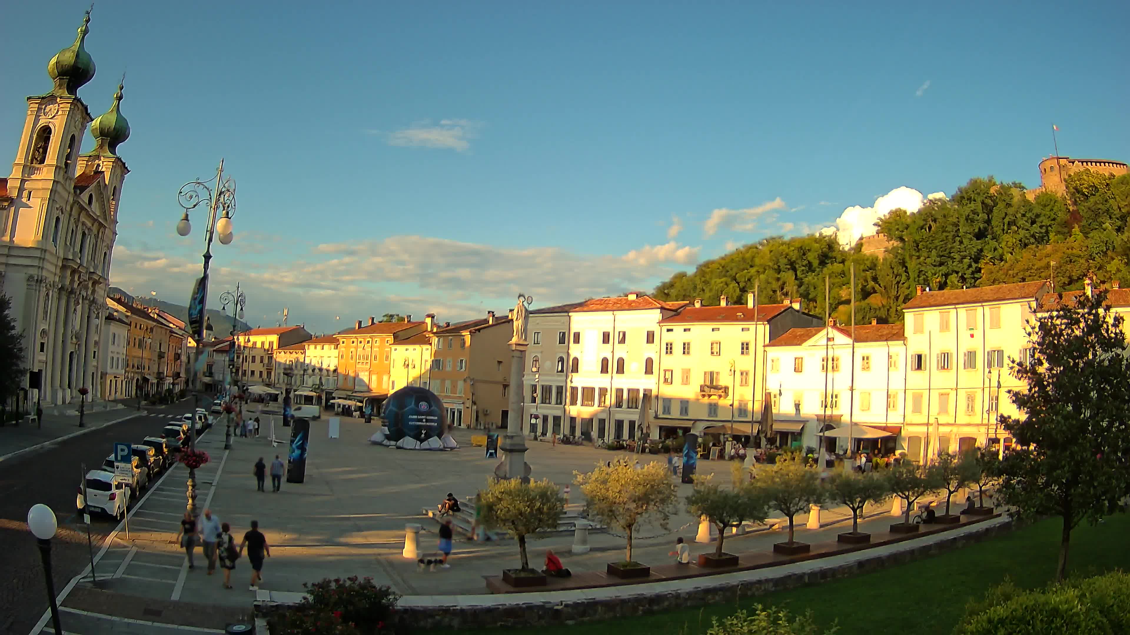 Kamera Gorica Travnik in cerkev sv. Ignacija