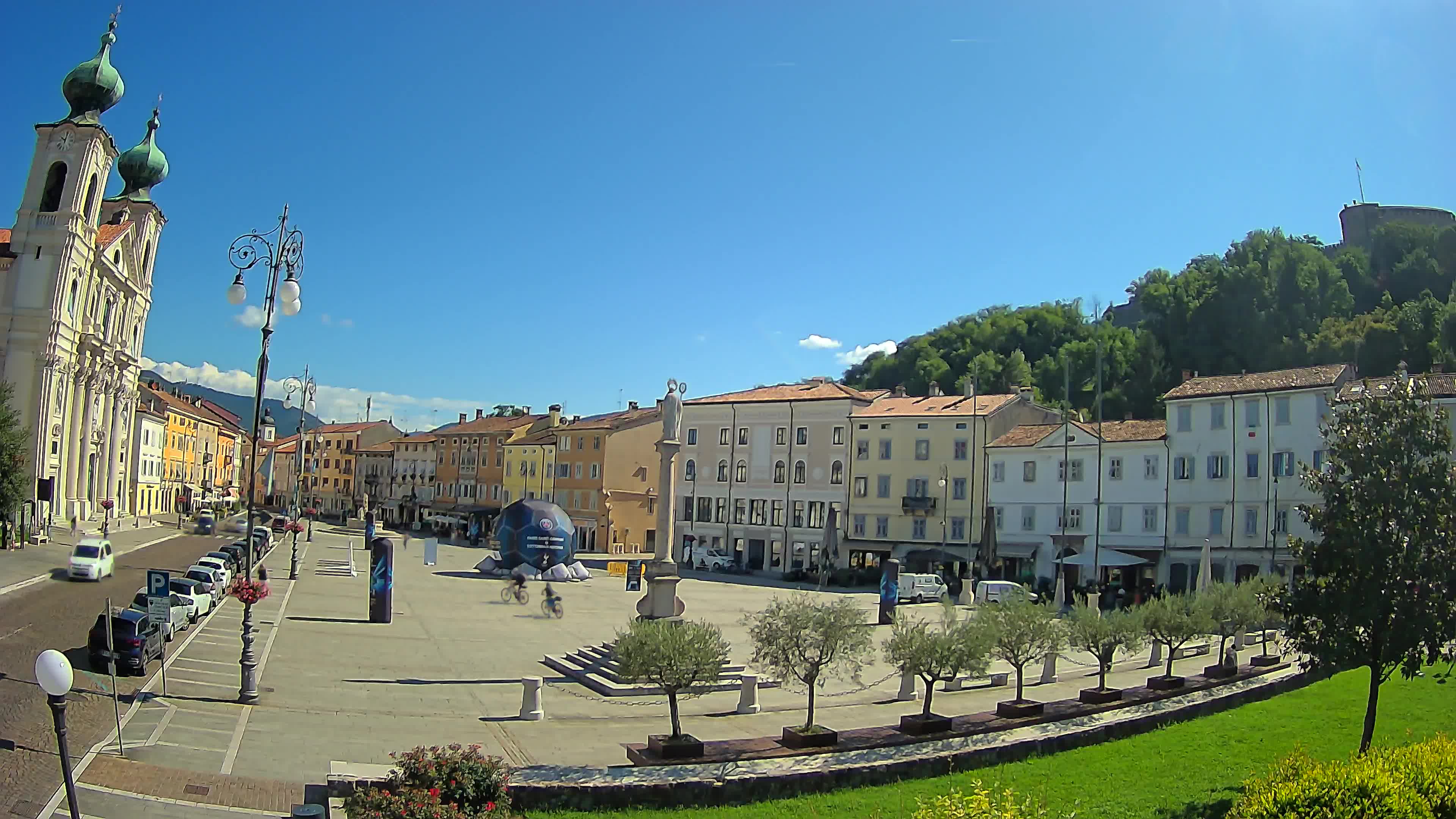 Gorizia – Plaza Vittoria – iglesia de San Pedro. Ignacio