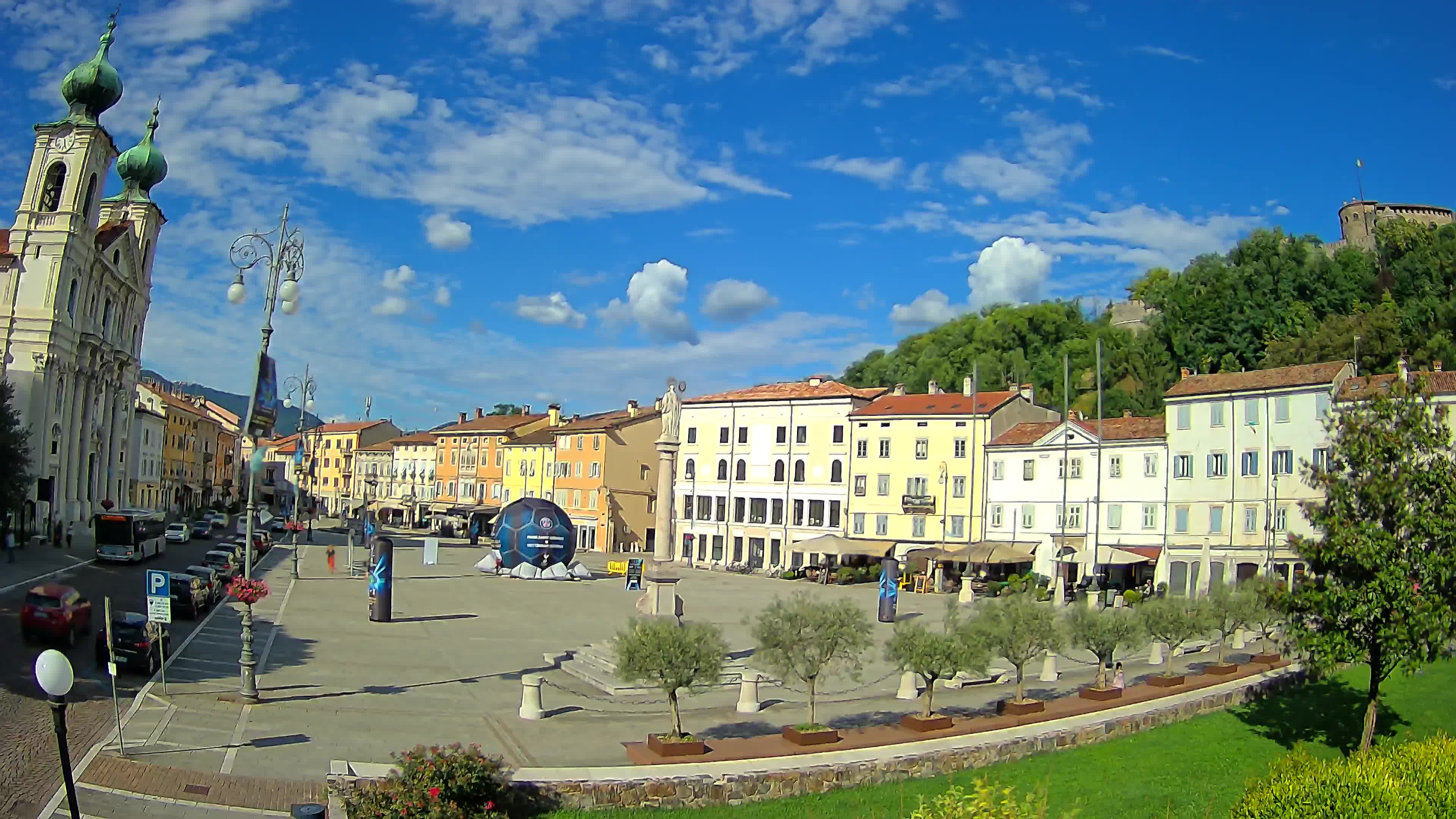 Gorizia – Plaza Vittoria – iglesia de San Pedro. Ignacio