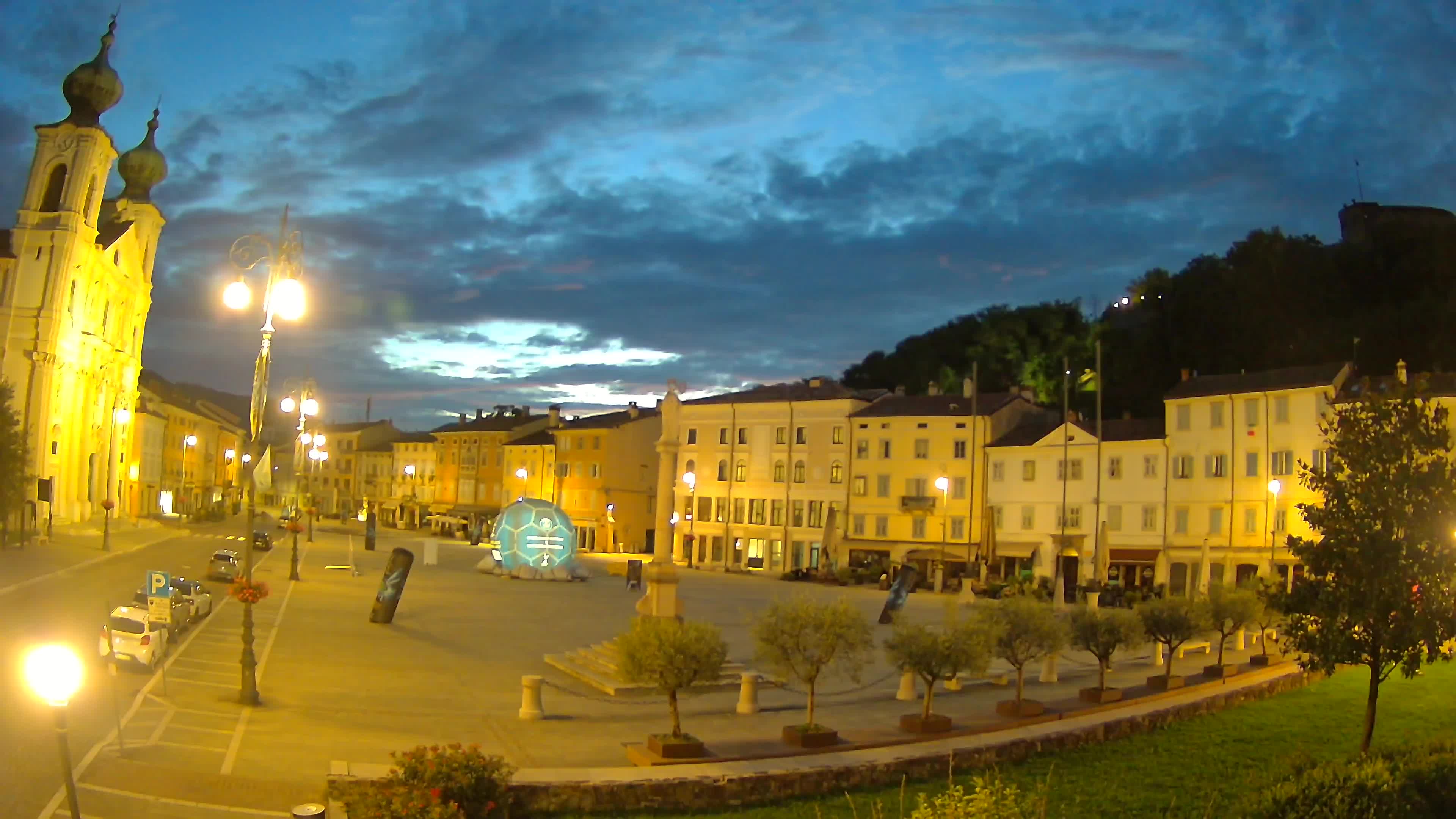 Kamera Gorica Travnik in cerkev sv. Ignacija