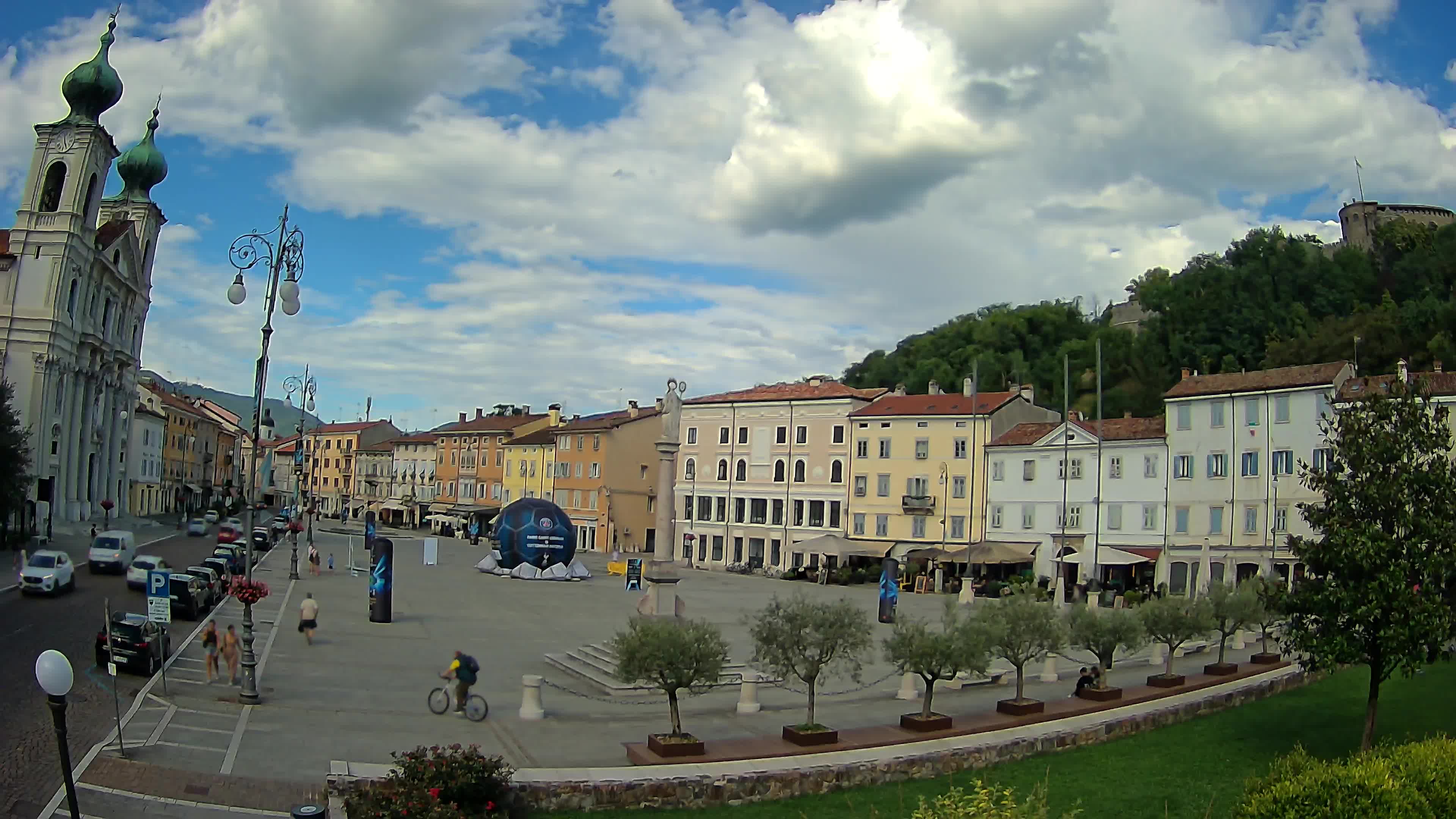 Gorizia – Plaza Vittoria – iglesia de San Pedro. Ignacio