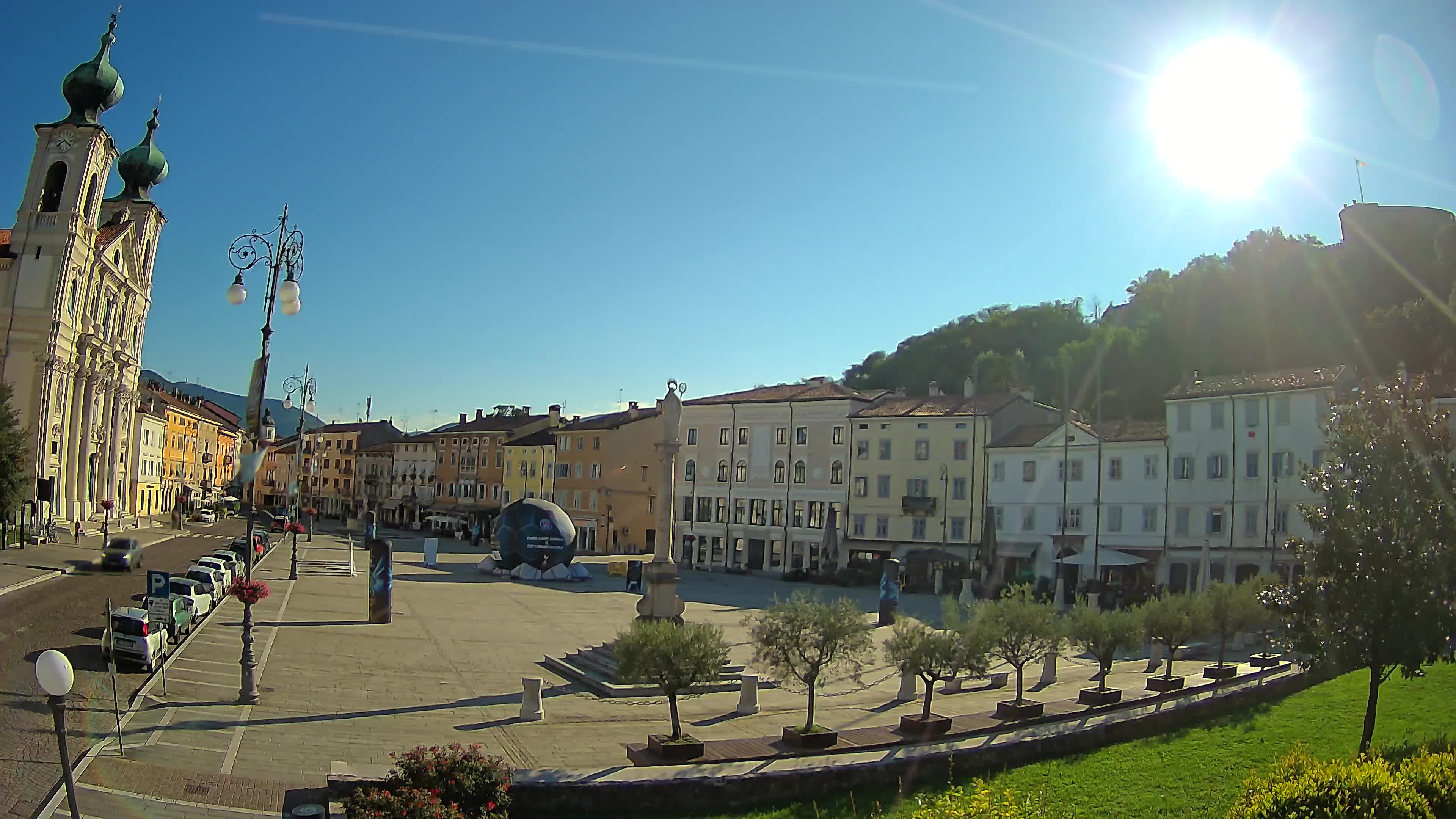 Kamera Gorica Travnik in cerkev sv. Ignacija
