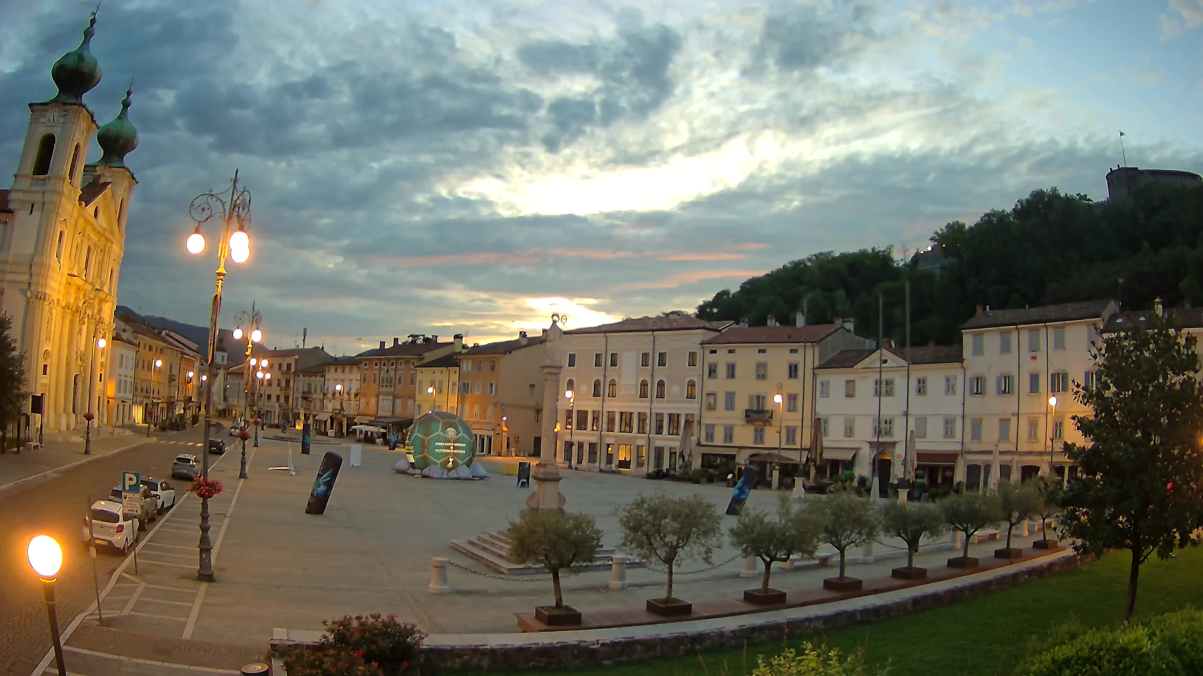Gorizia – Plaza Vittoria – iglesia de San Pedro. Ignacio