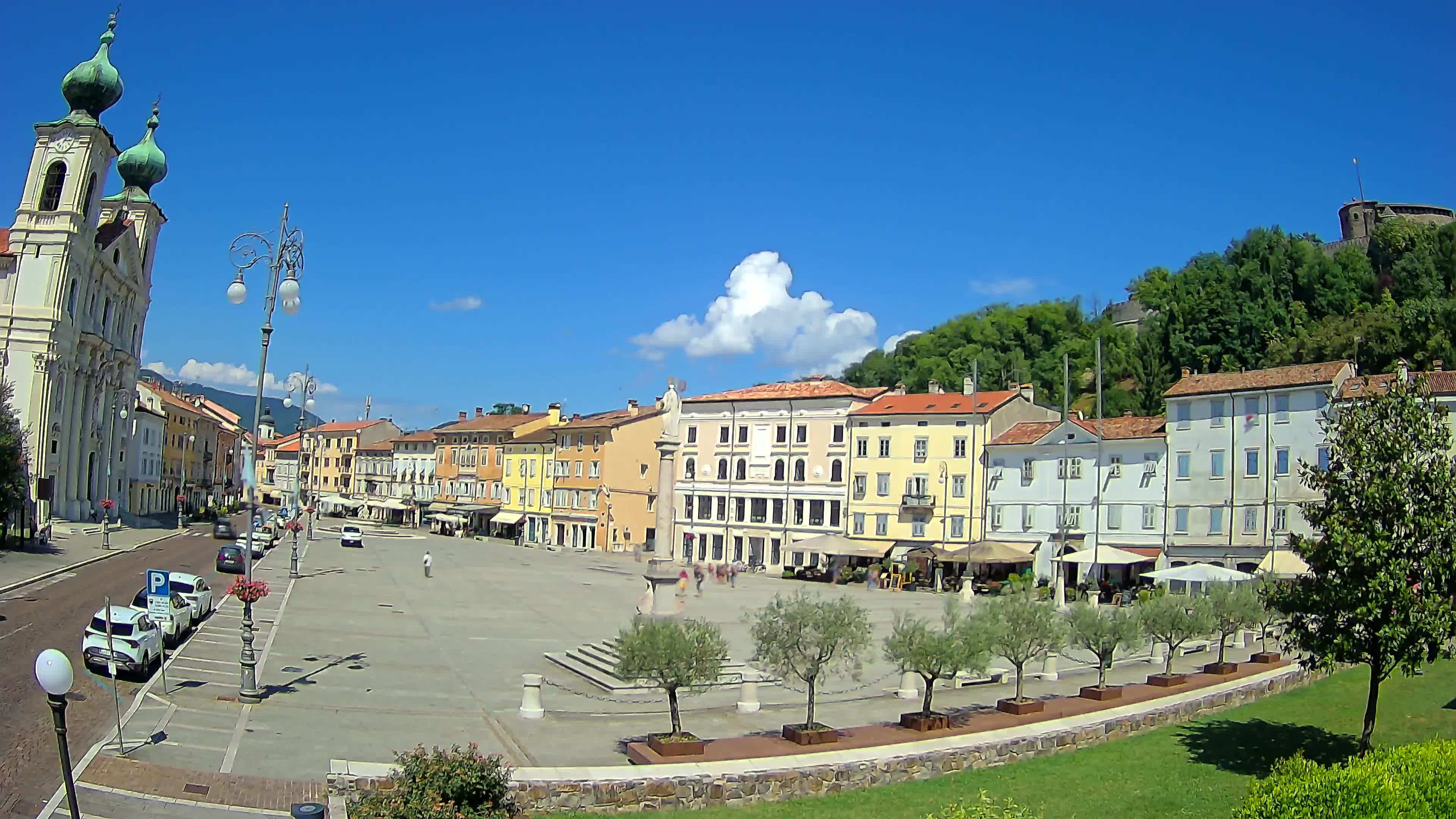 Kamera Gorica Travnik in cerkev sv. Ignacija