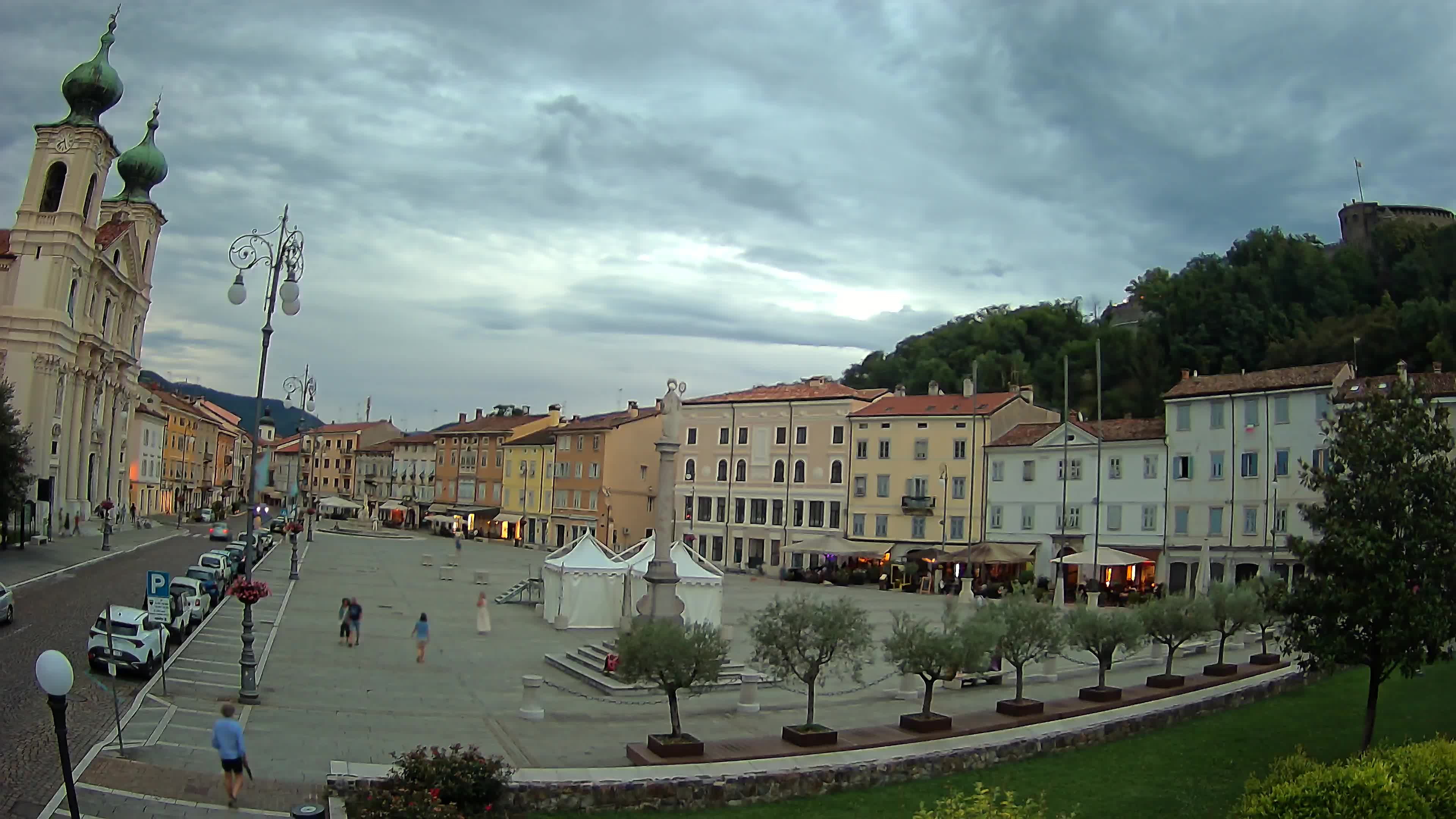 Kamera Gorica Travnik in cerkev sv. Ignacija