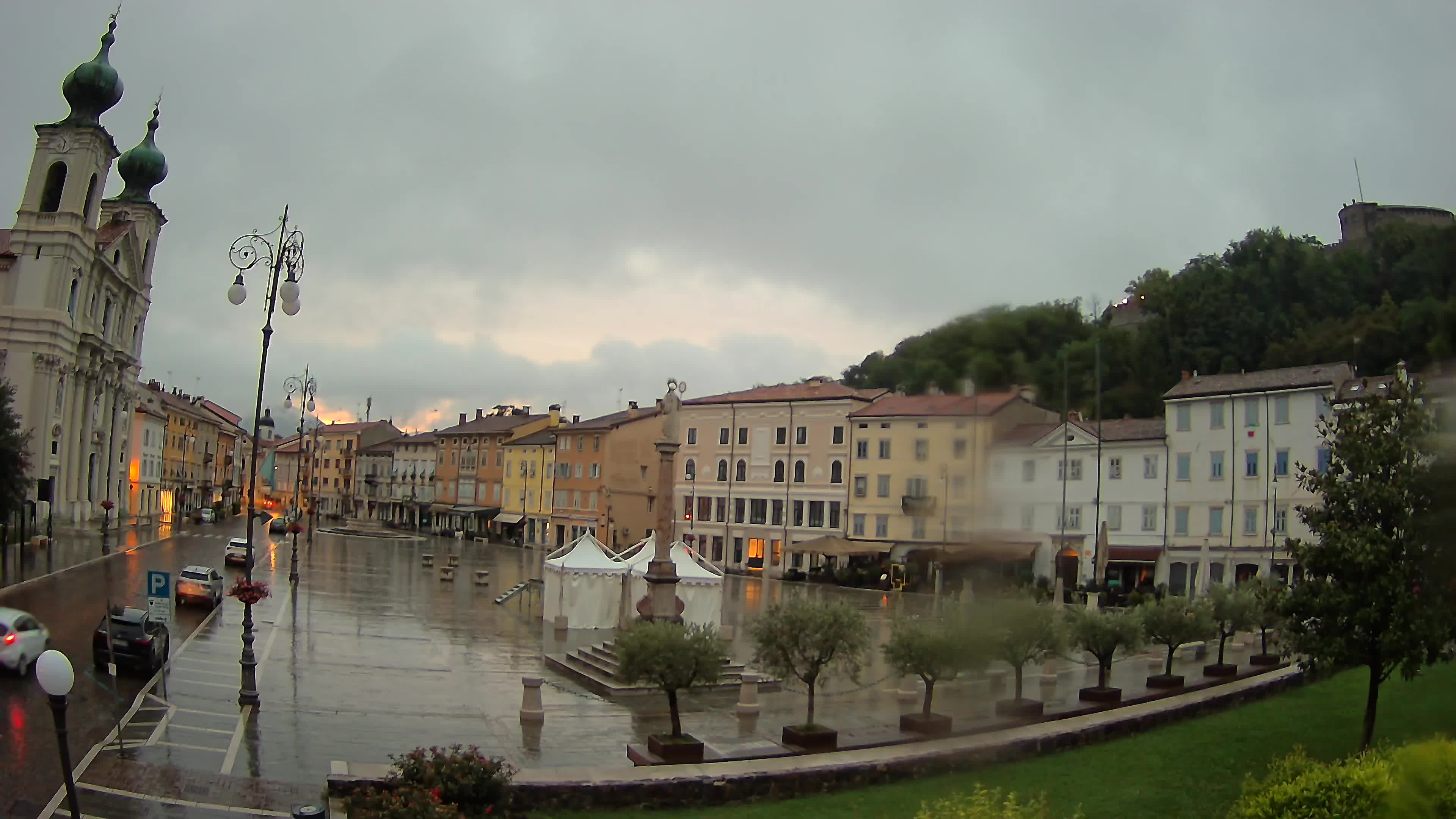 Gorizia Piazza della Vittoria e chiesa di S. Ignazio