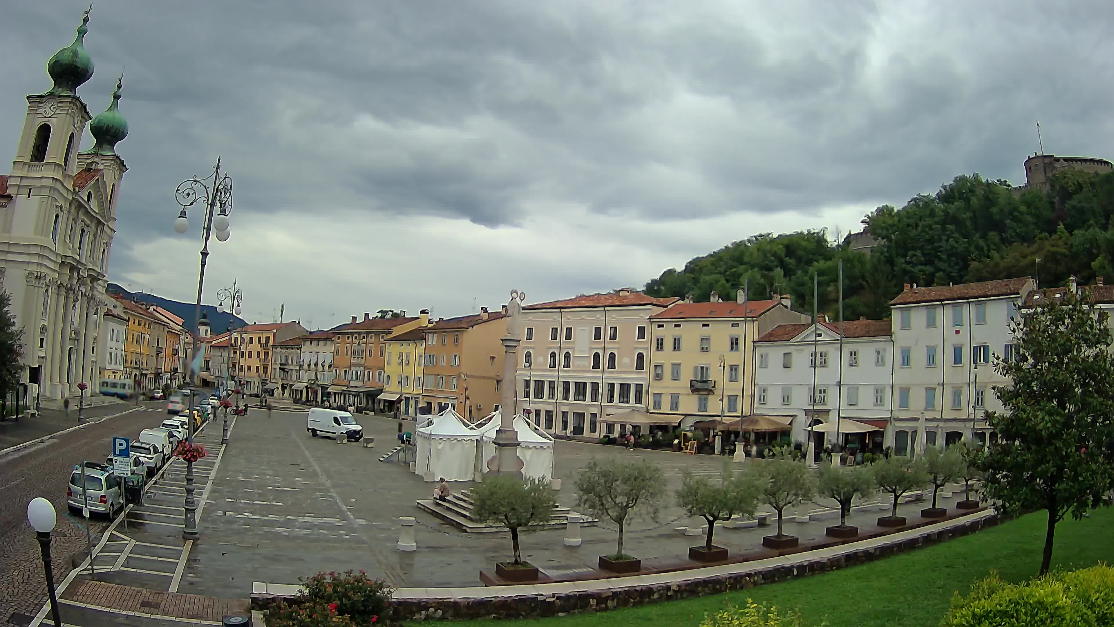 Gorizia Piazza della Vittoria e chiesa di S. Ignazio