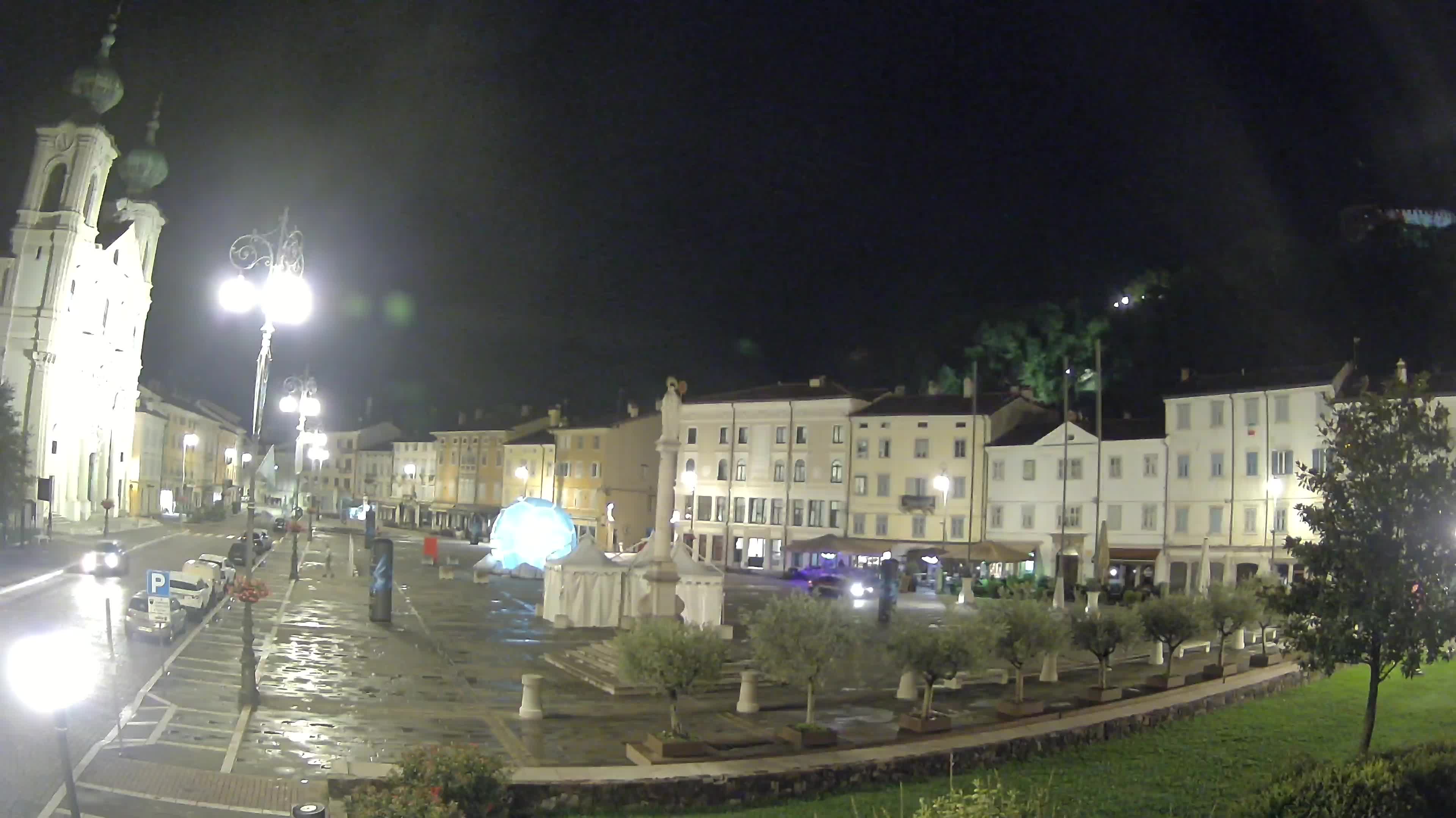 Gorizia Piazza della Vittoria e chiesa di S. Ignazio