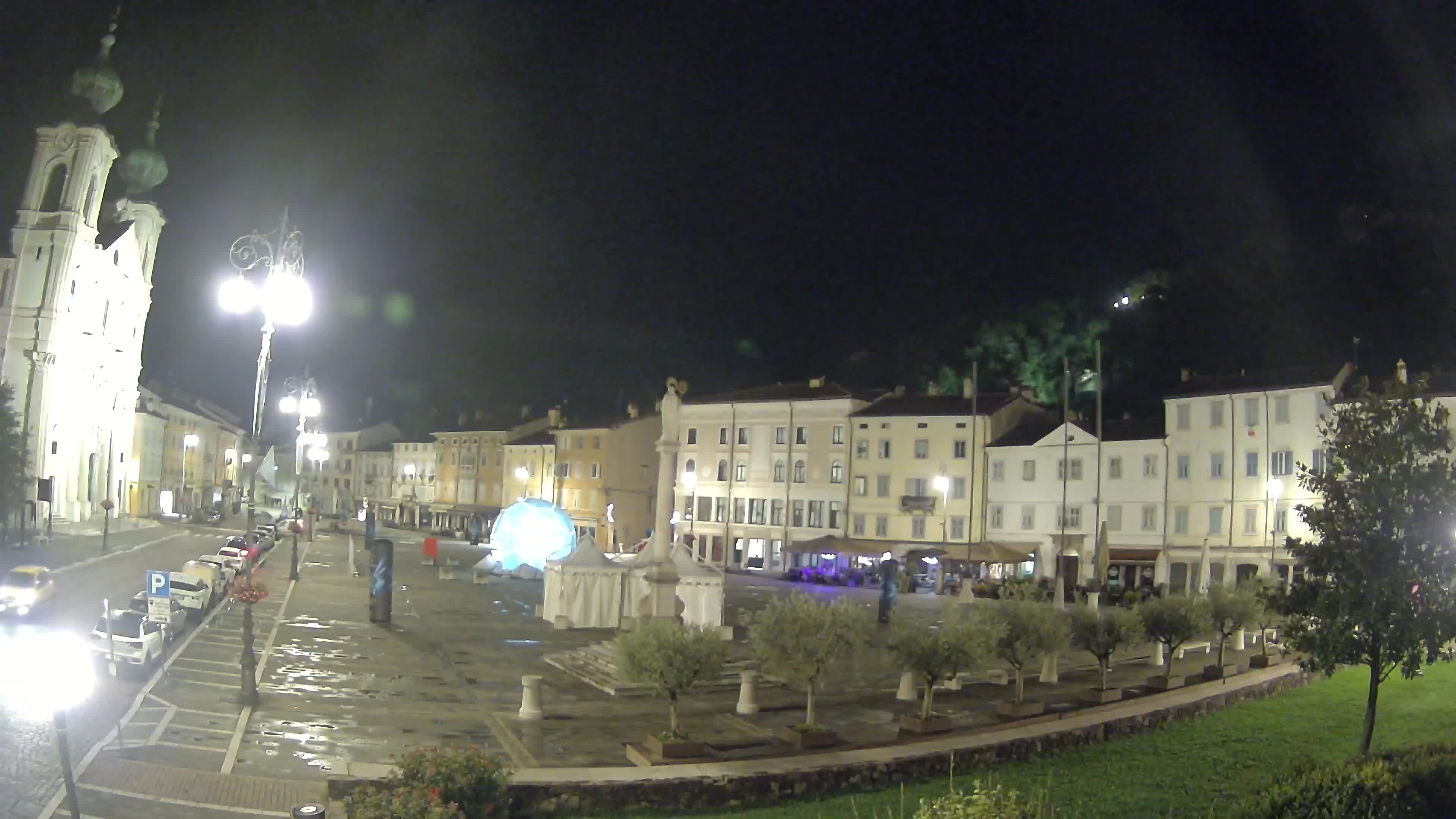 Gorizia Piazza della Vittoria e chiesa di S. Ignazio
