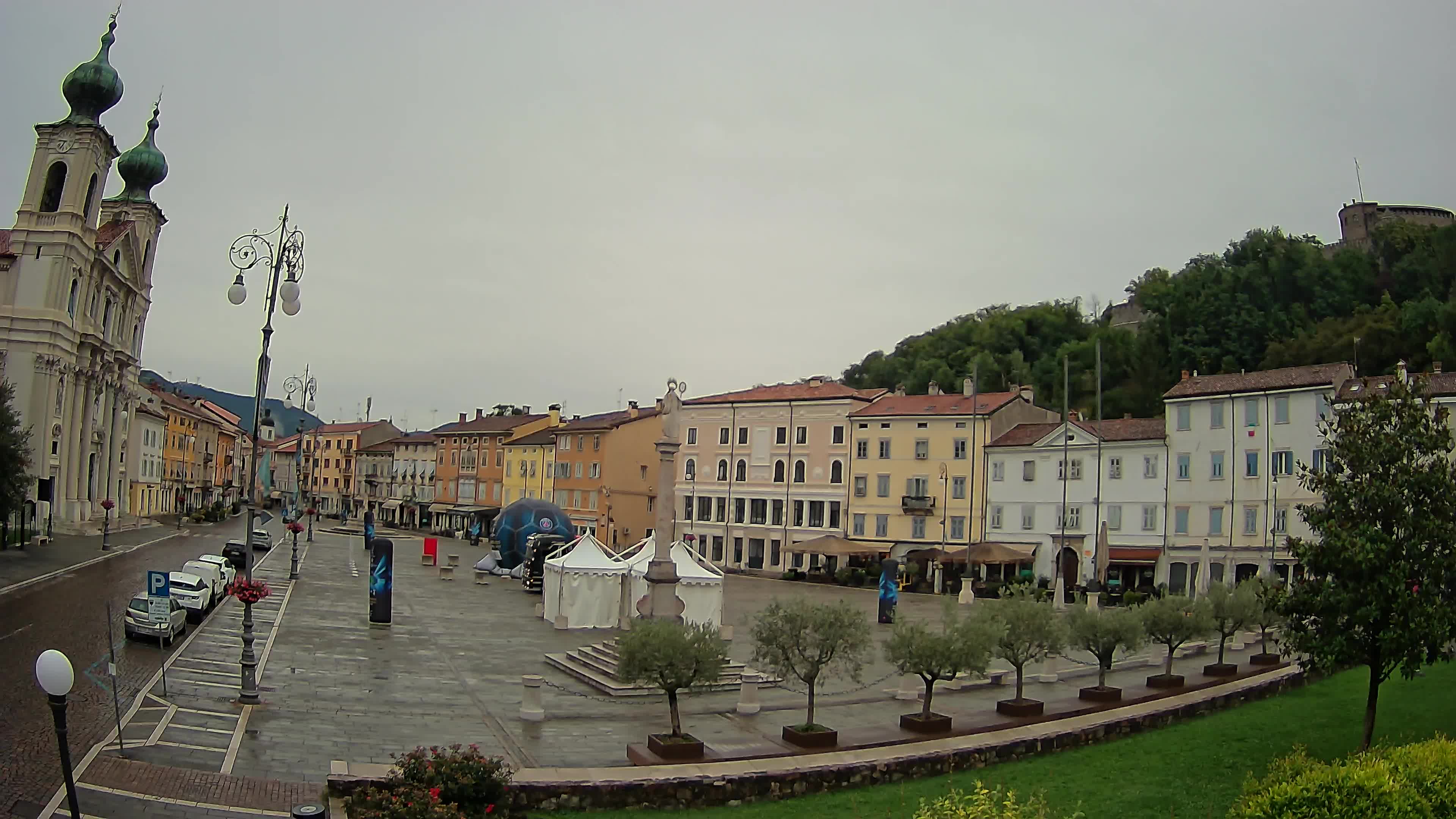 Gorizia Piazza della Vittoria e chiesa di S. Ignazio