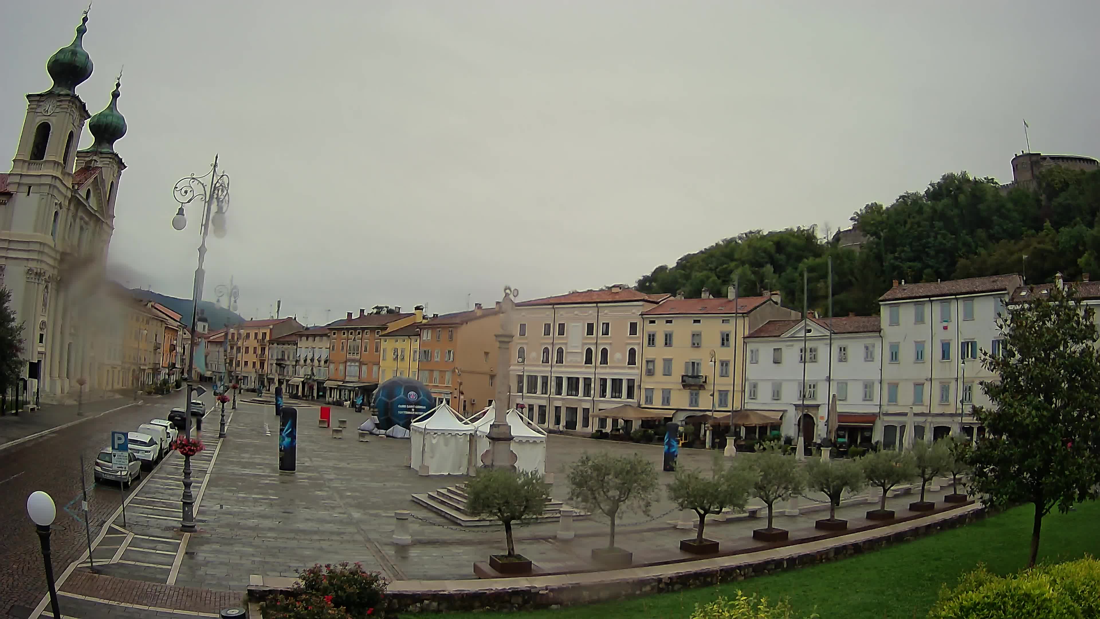 Gorizia Piazza della Vittoria e chiesa di S. Ignazio