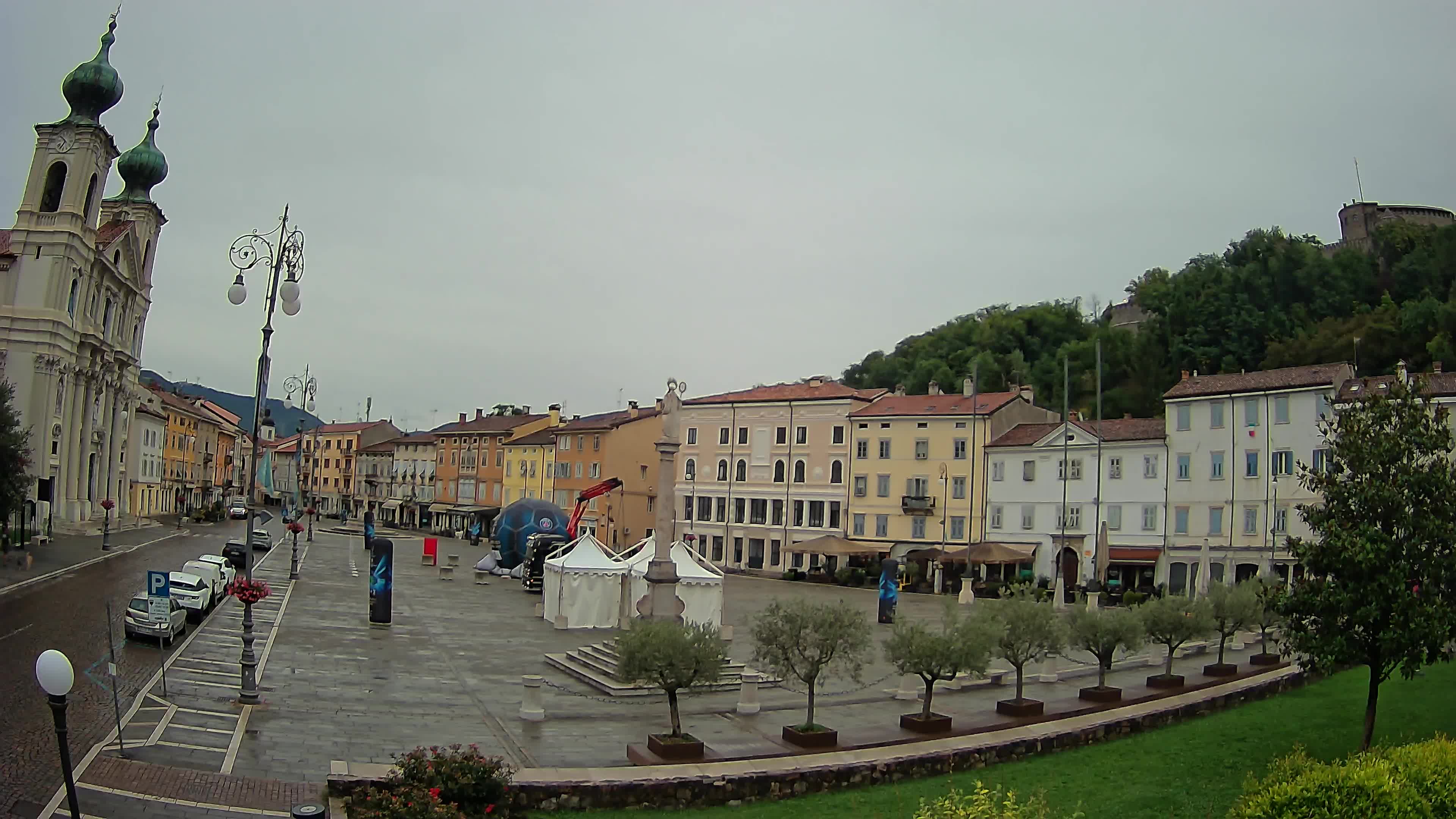Gorizia Piazza della Vittoria e chiesa di S. Ignazio
