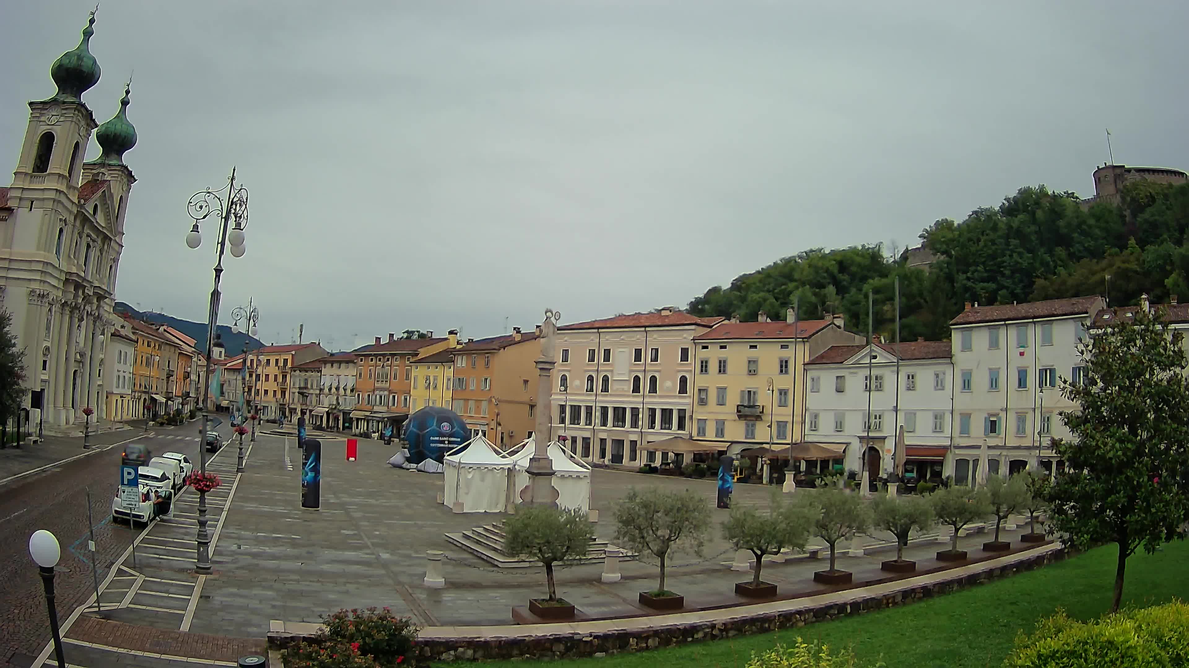 Kamera Gorica Travnik in cerkev sv. Ignacija