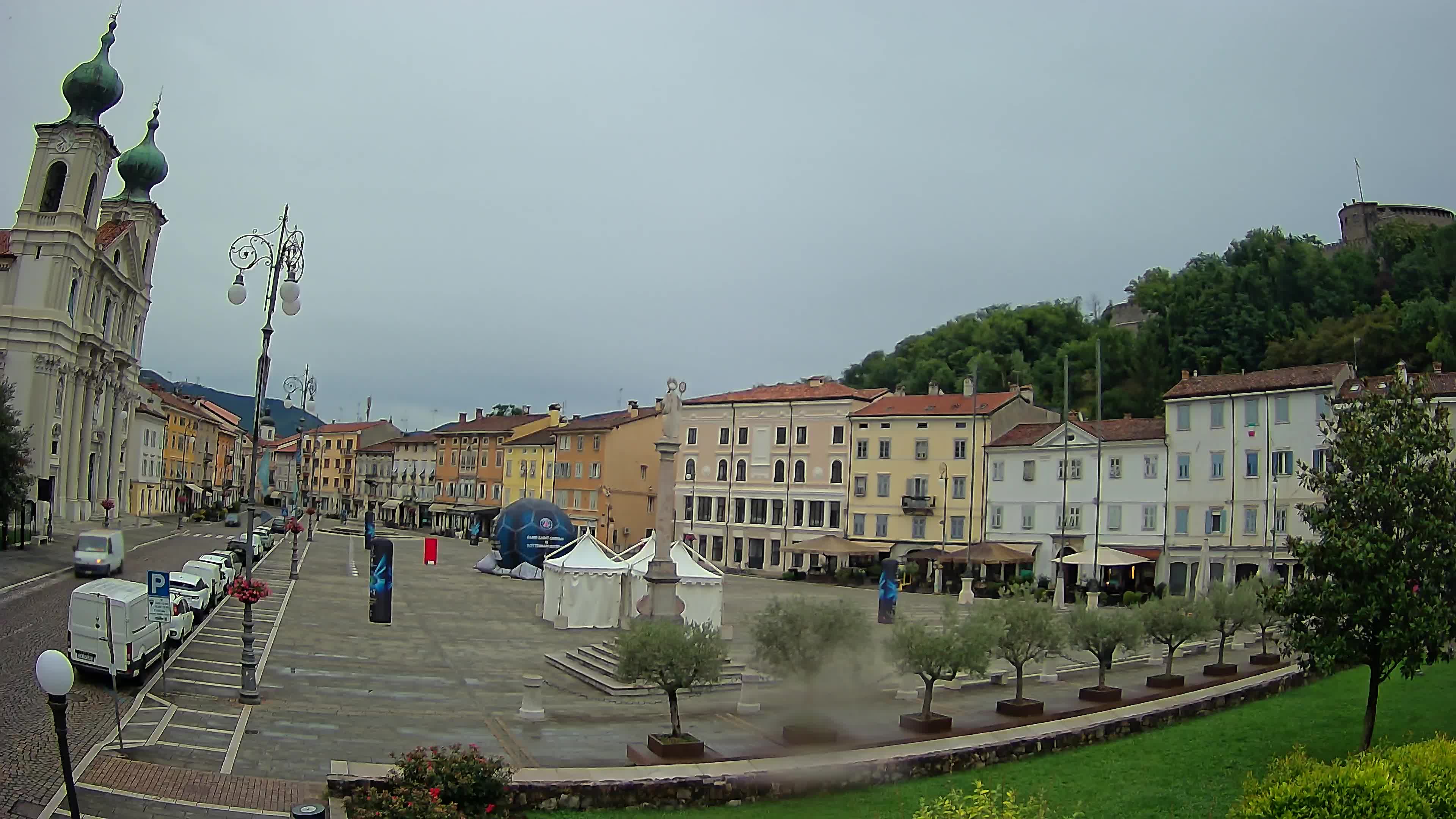 Gorizia Piazza della Vittoria e chiesa di S. Ignazio
