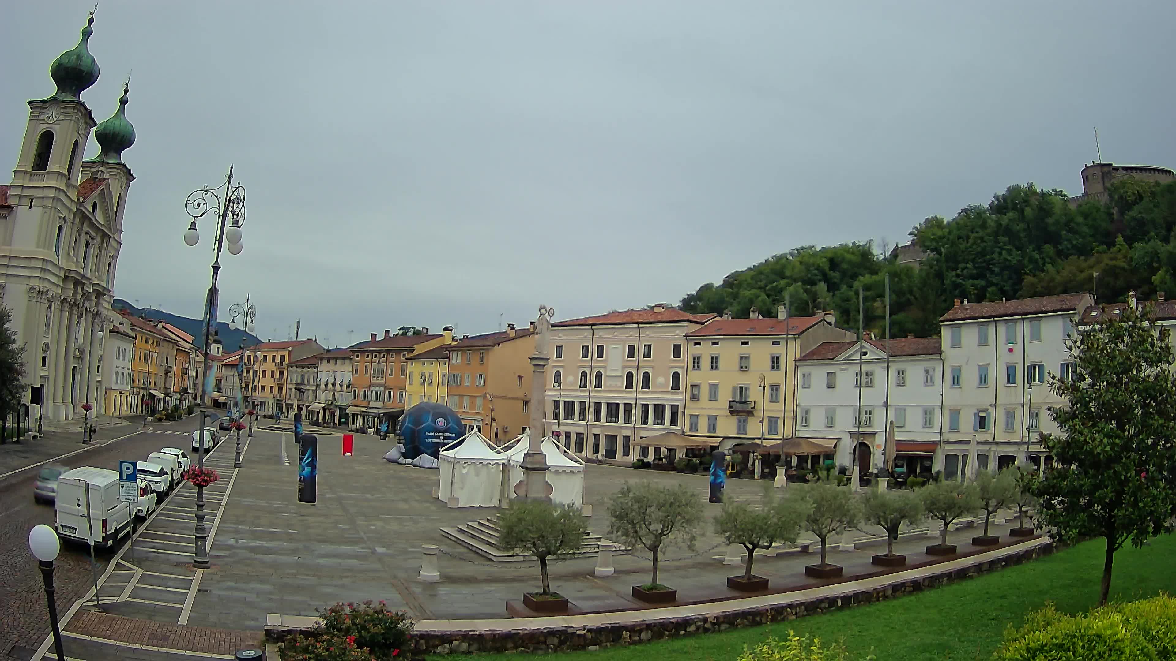 Gorizia Piazza della Vittoria e chiesa di S. Ignazio
