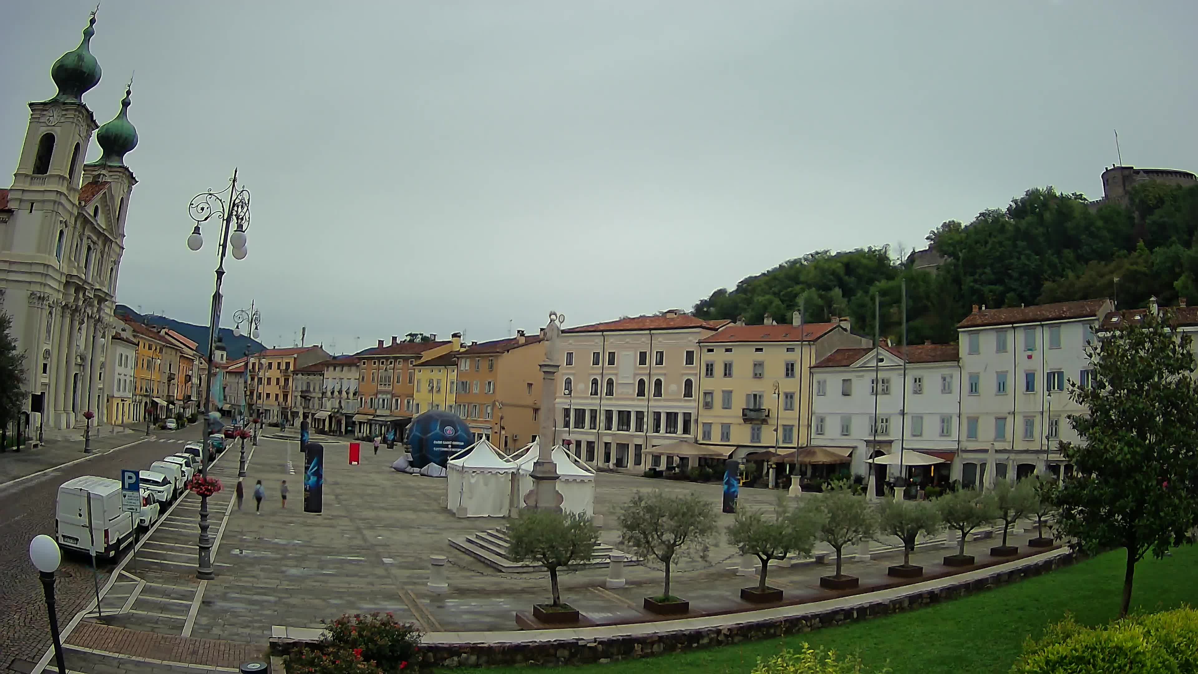 Gorizia Piazza della Vittoria e chiesa di S. Ignazio