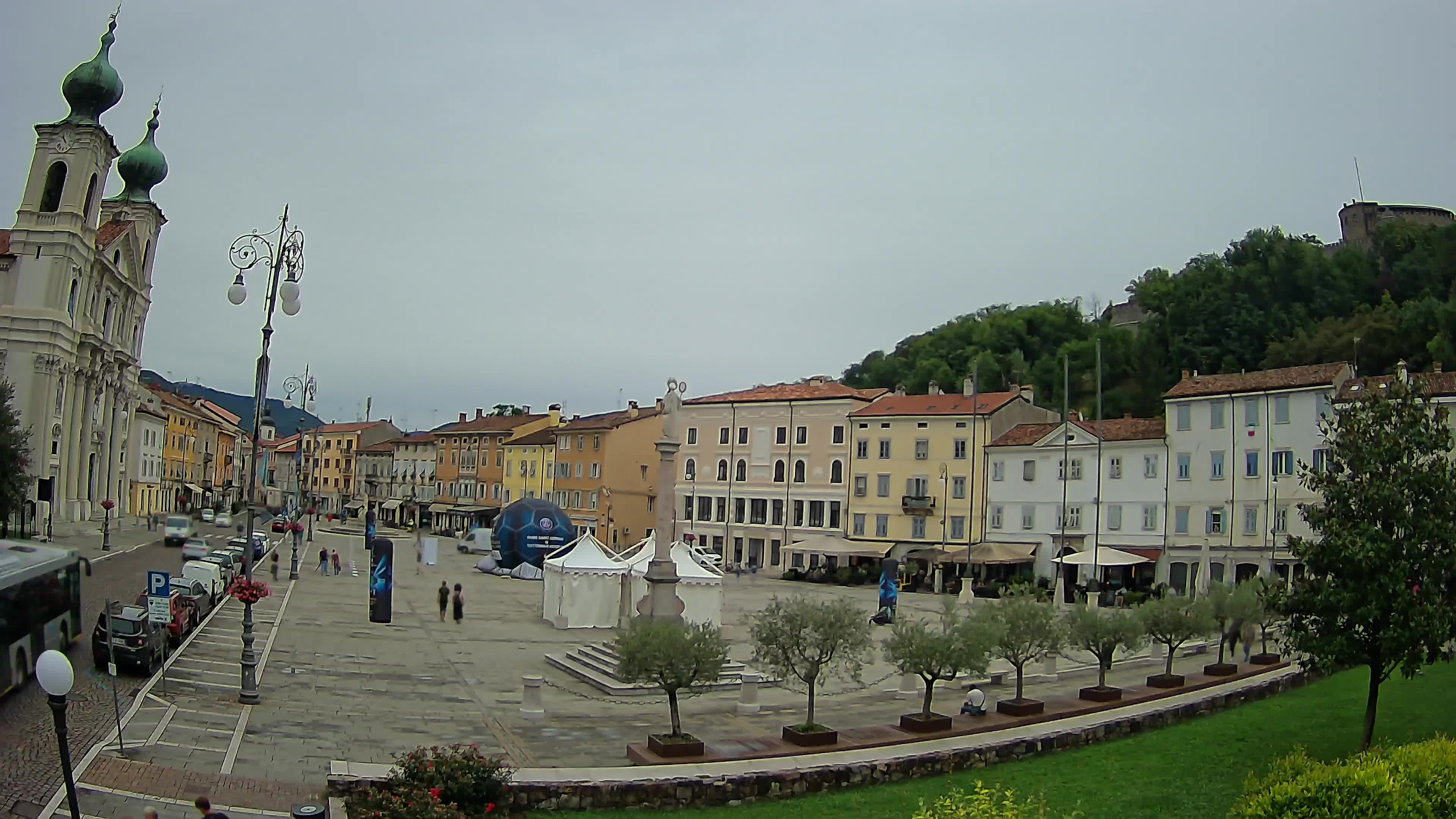 Gorizia Piazza della Vittoria e chiesa di S. Ignazio