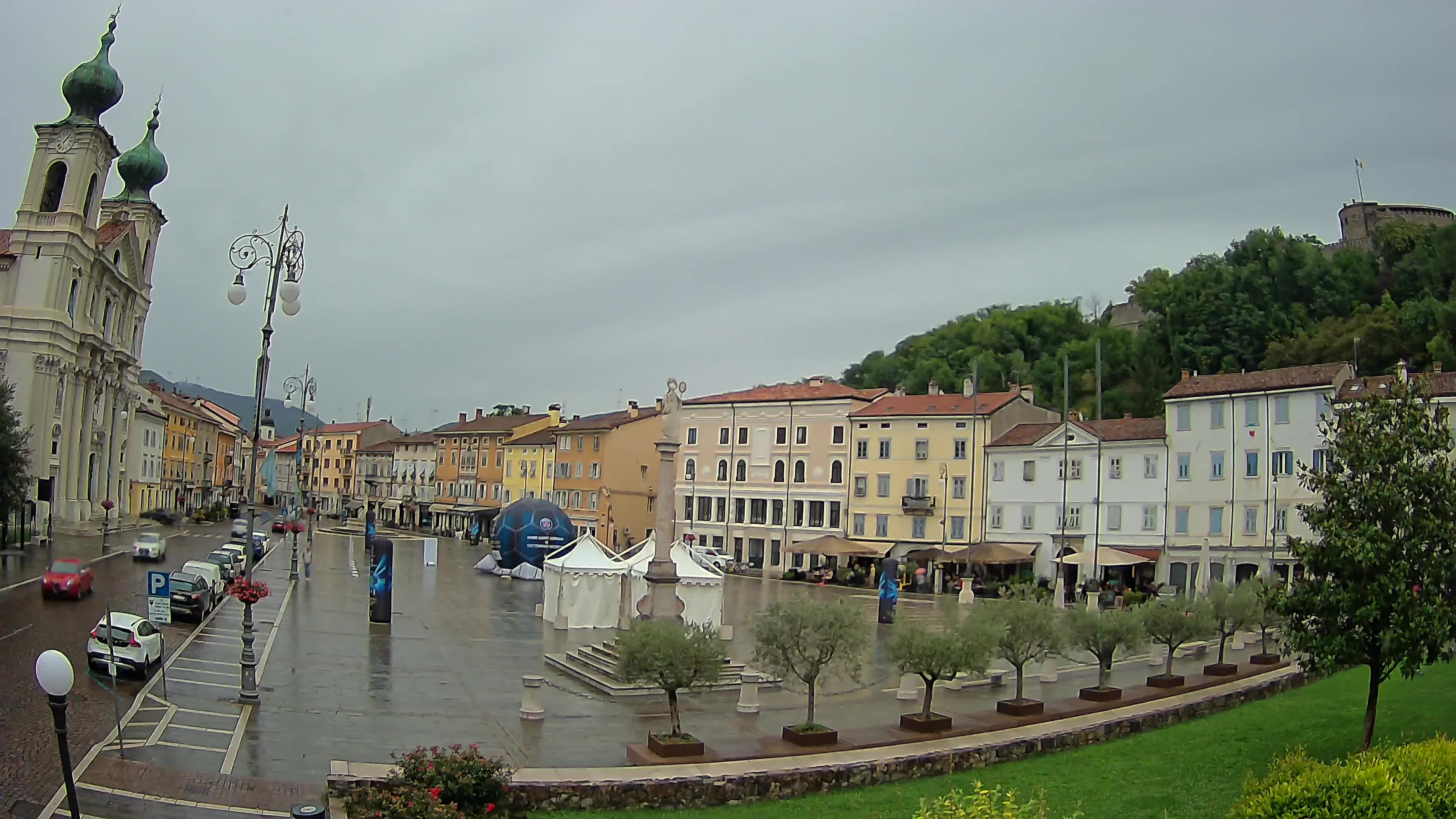 Gorizia Piazza della Vittoria e chiesa di S. Ignazio