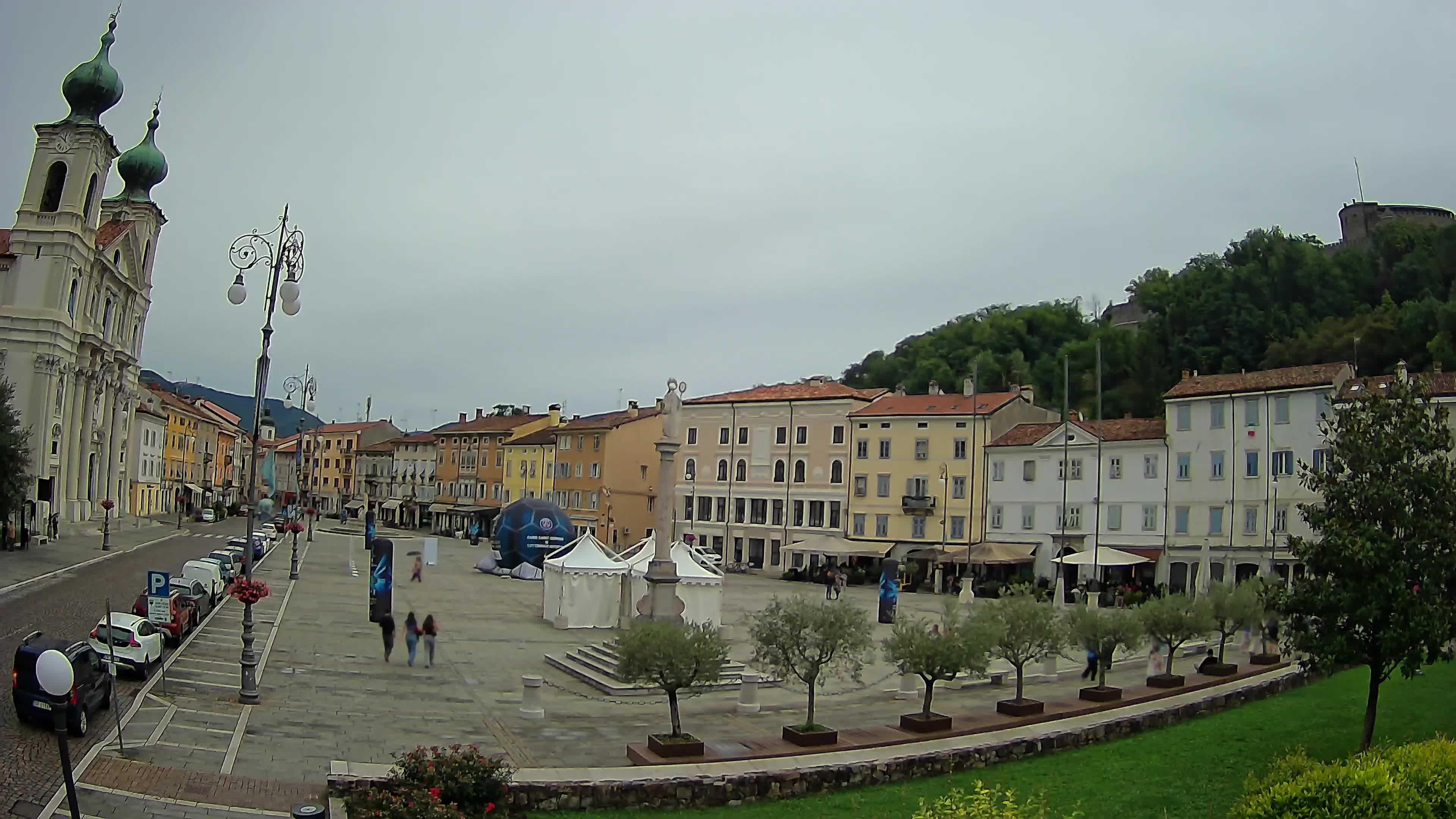 Gorizia Piazza della Vittoria e chiesa di S. Ignazio