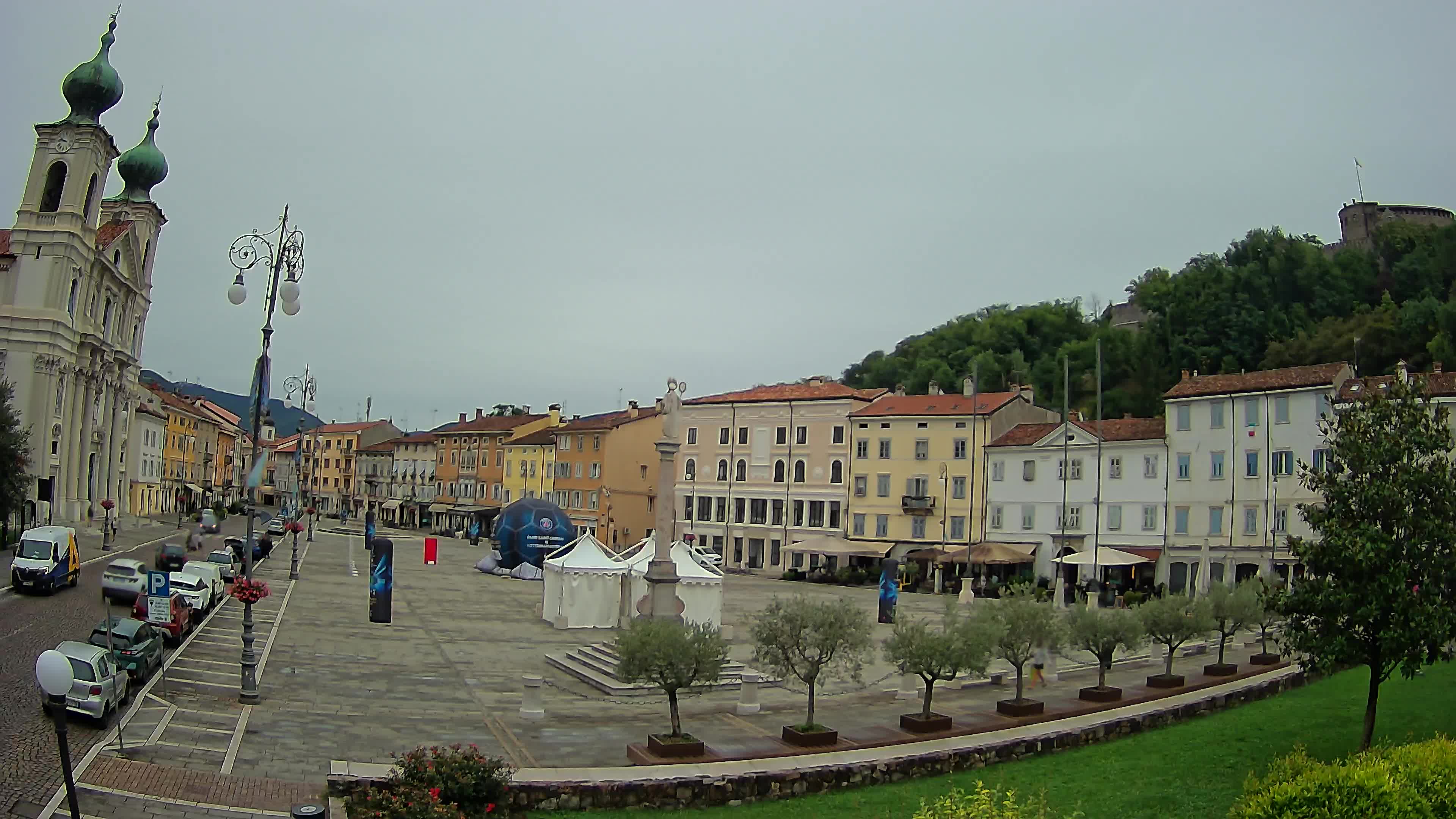 Gorizia Piazza della Vittoria e chiesa di S. Ignazio