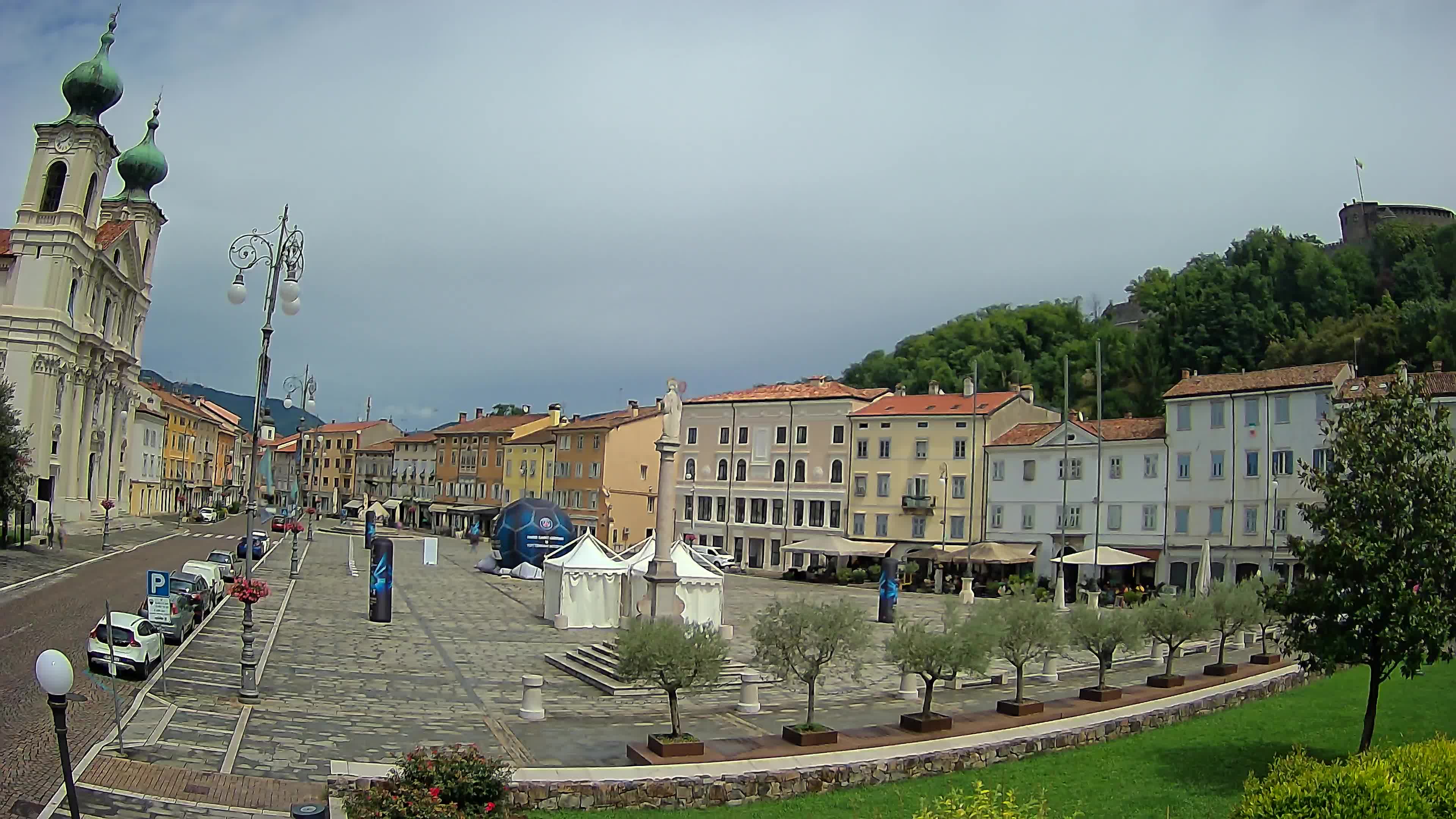 Gorizia Piazza della Vittoria e chiesa di S. Ignazio