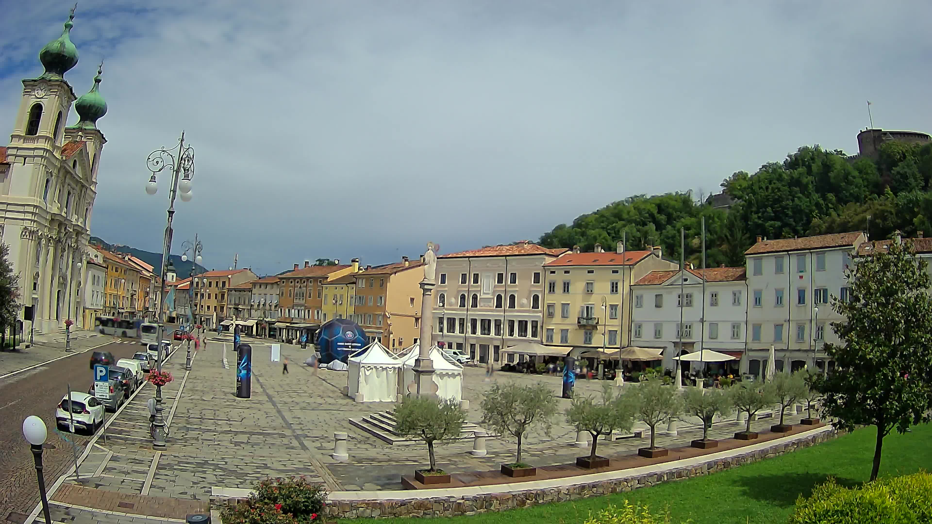 Kamera Gorica Travnik in cerkev sv. Ignacija