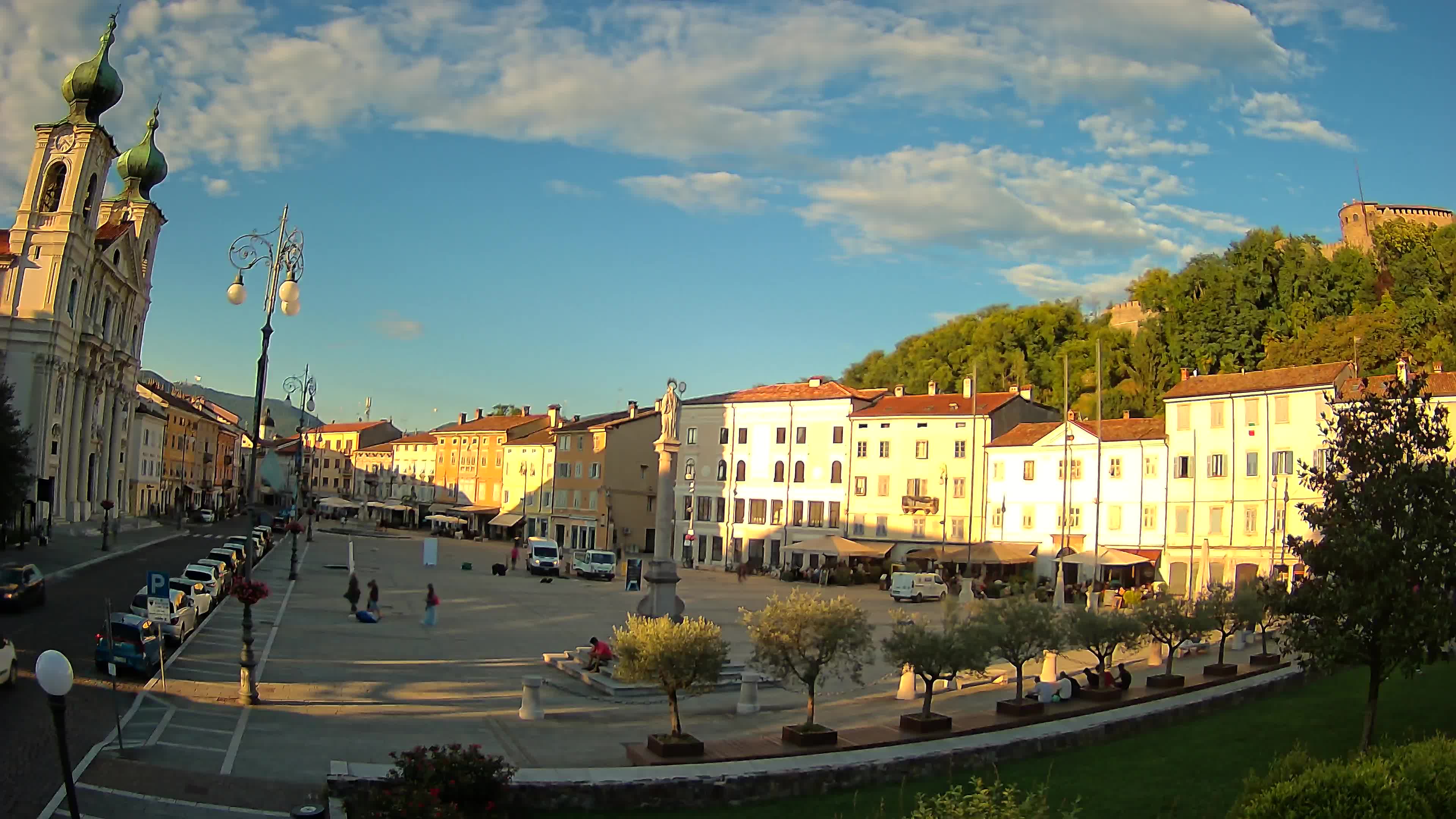 Kamera Gorica Travnik in cerkev sv. Ignacija