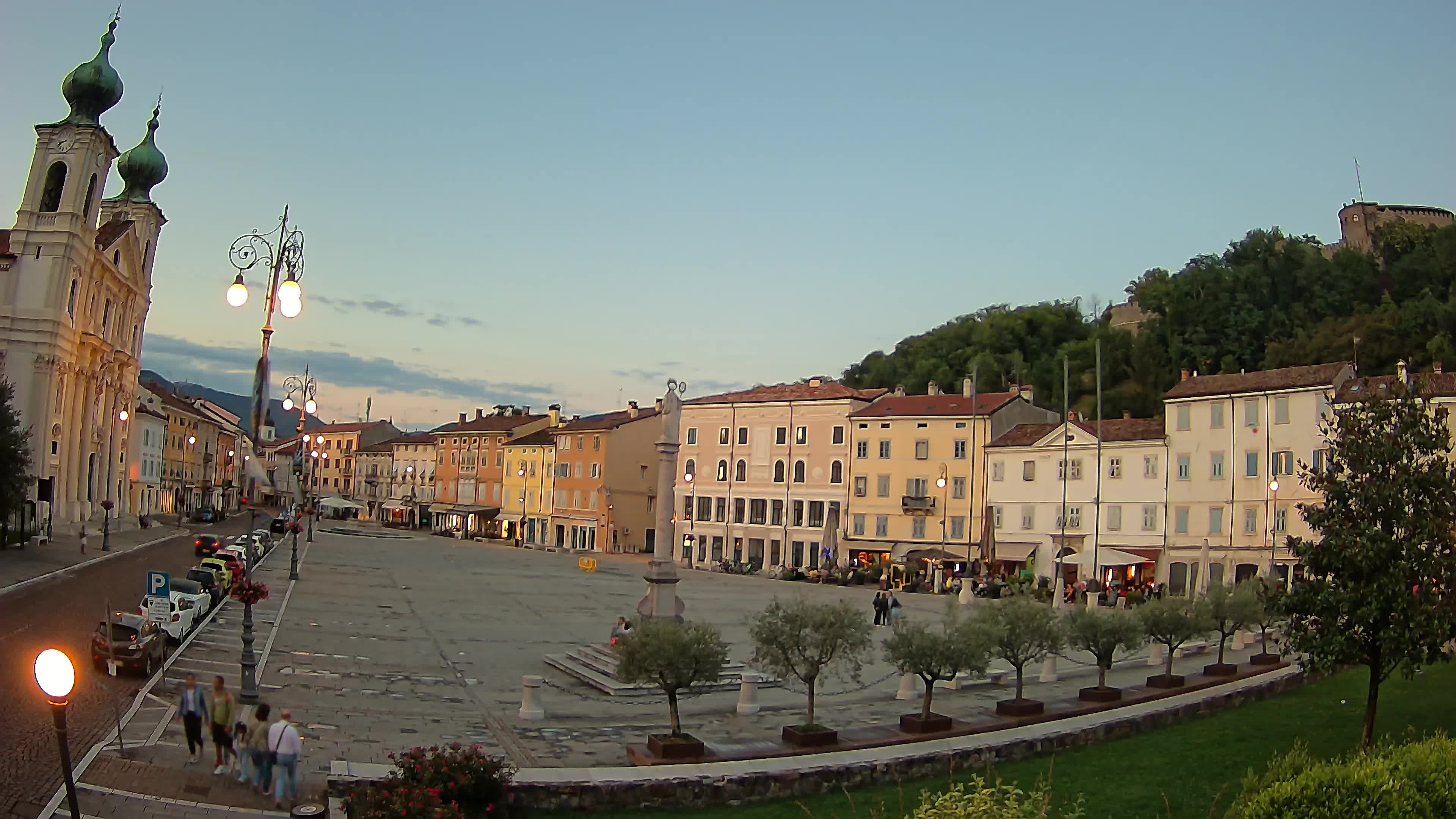Gorizia Piazza della Vittoria e chiesa di S. Ignazio