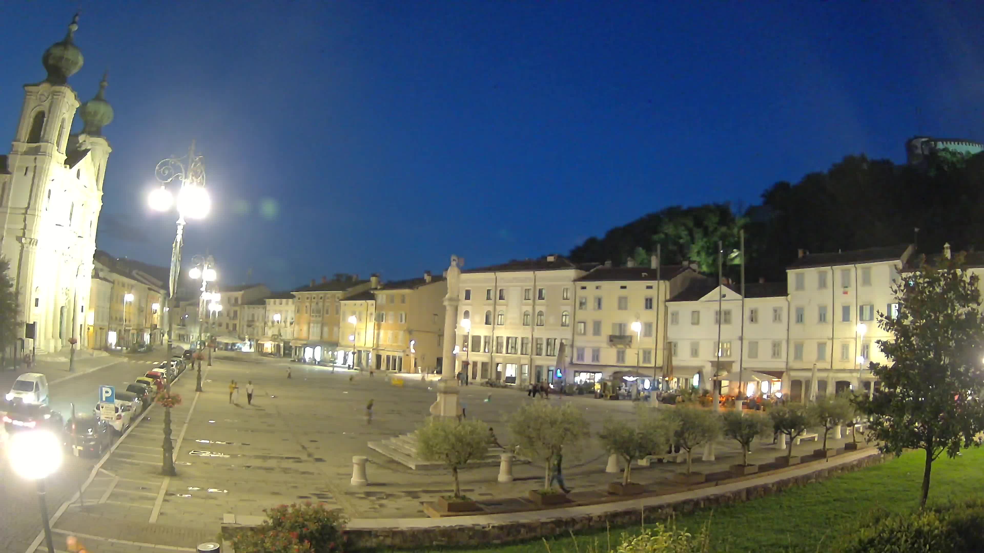 Kamera Gorica Travnik in cerkev sv. Ignacija