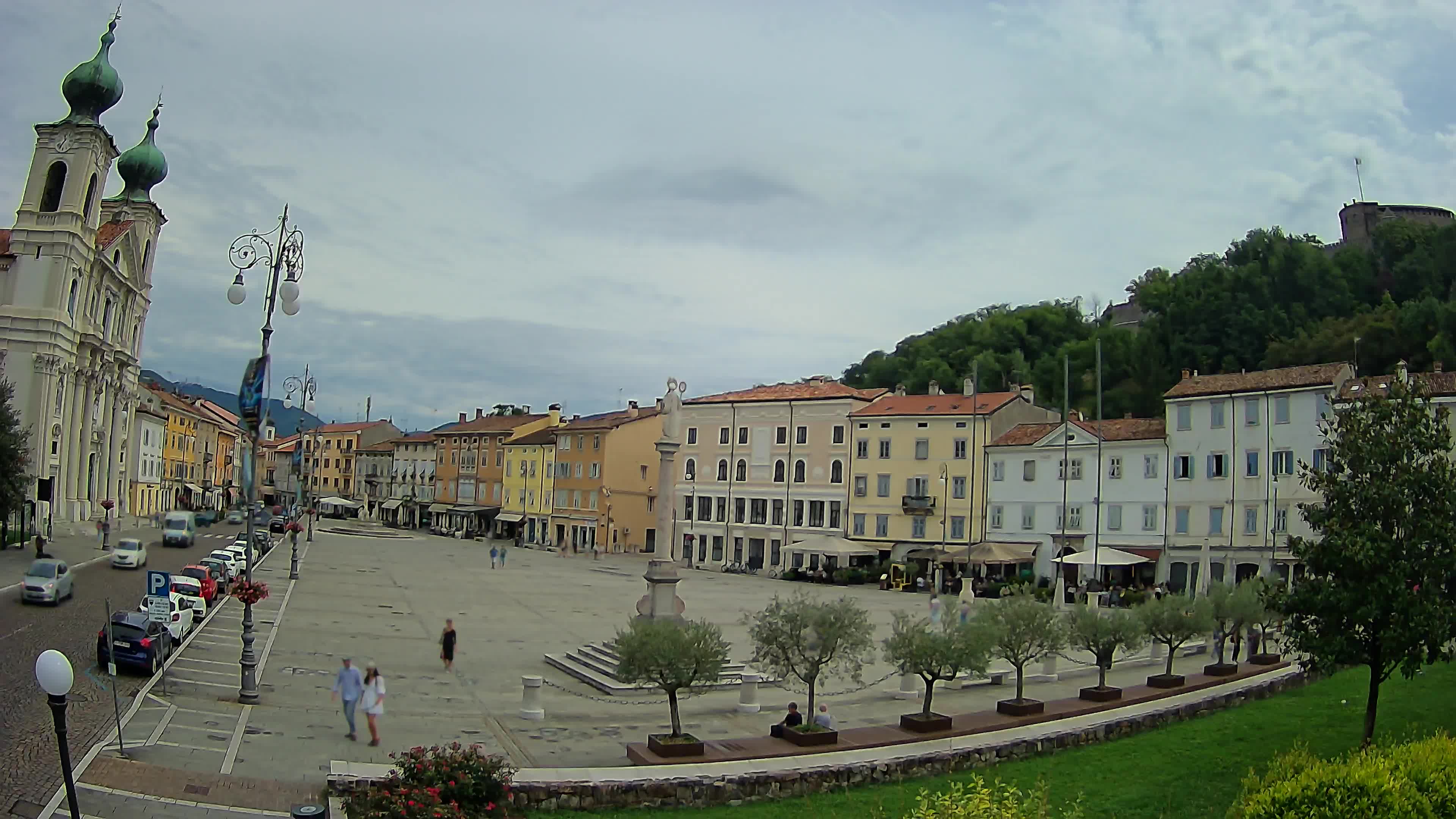 Kamera Gorica Travnik in cerkev sv. Ignacija