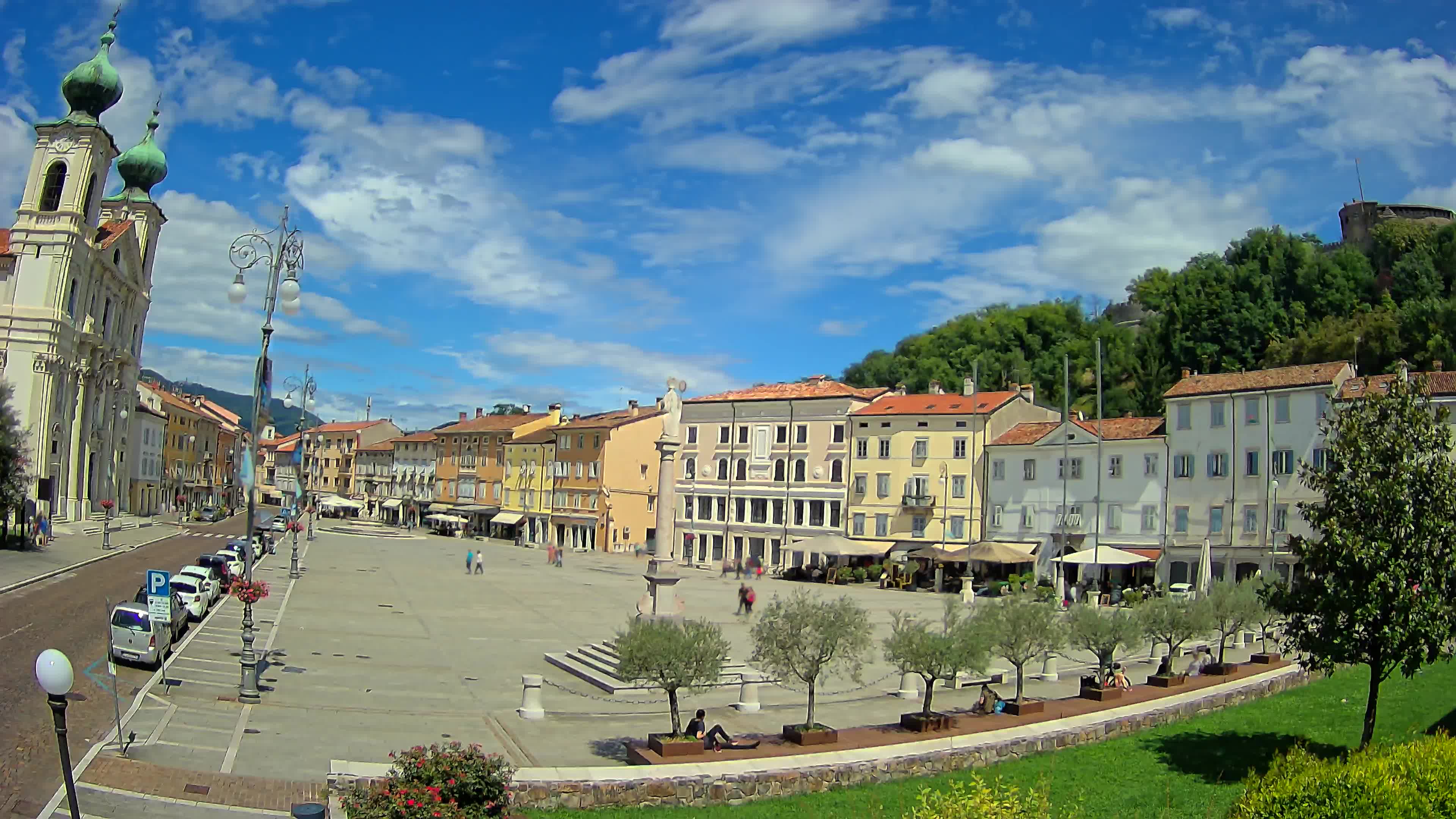Kamera Gorica Travnik in cerkev sv. Ignacija