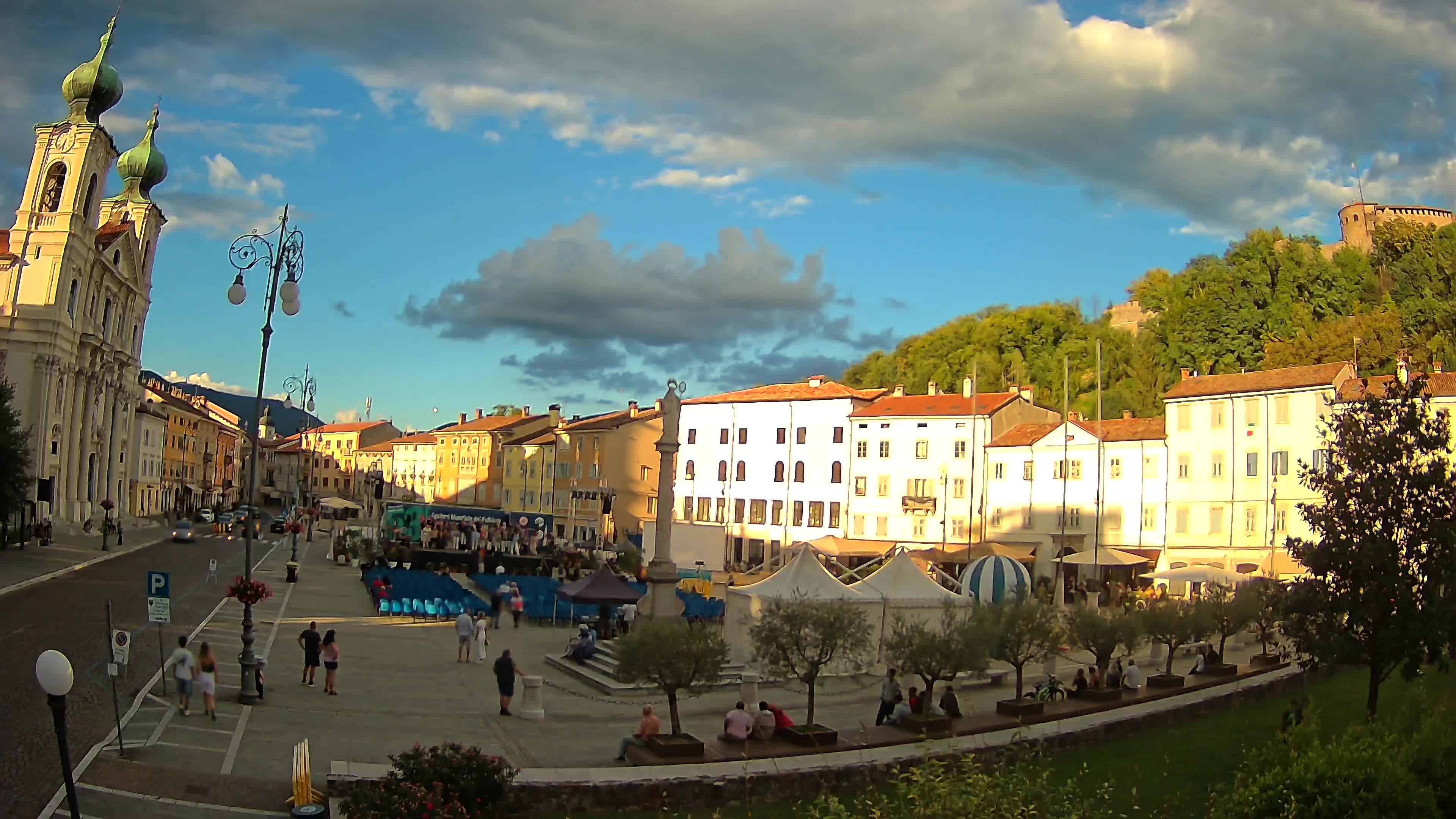 Gorizia Piazza della Vittoria e chiesa di S. Ignazio