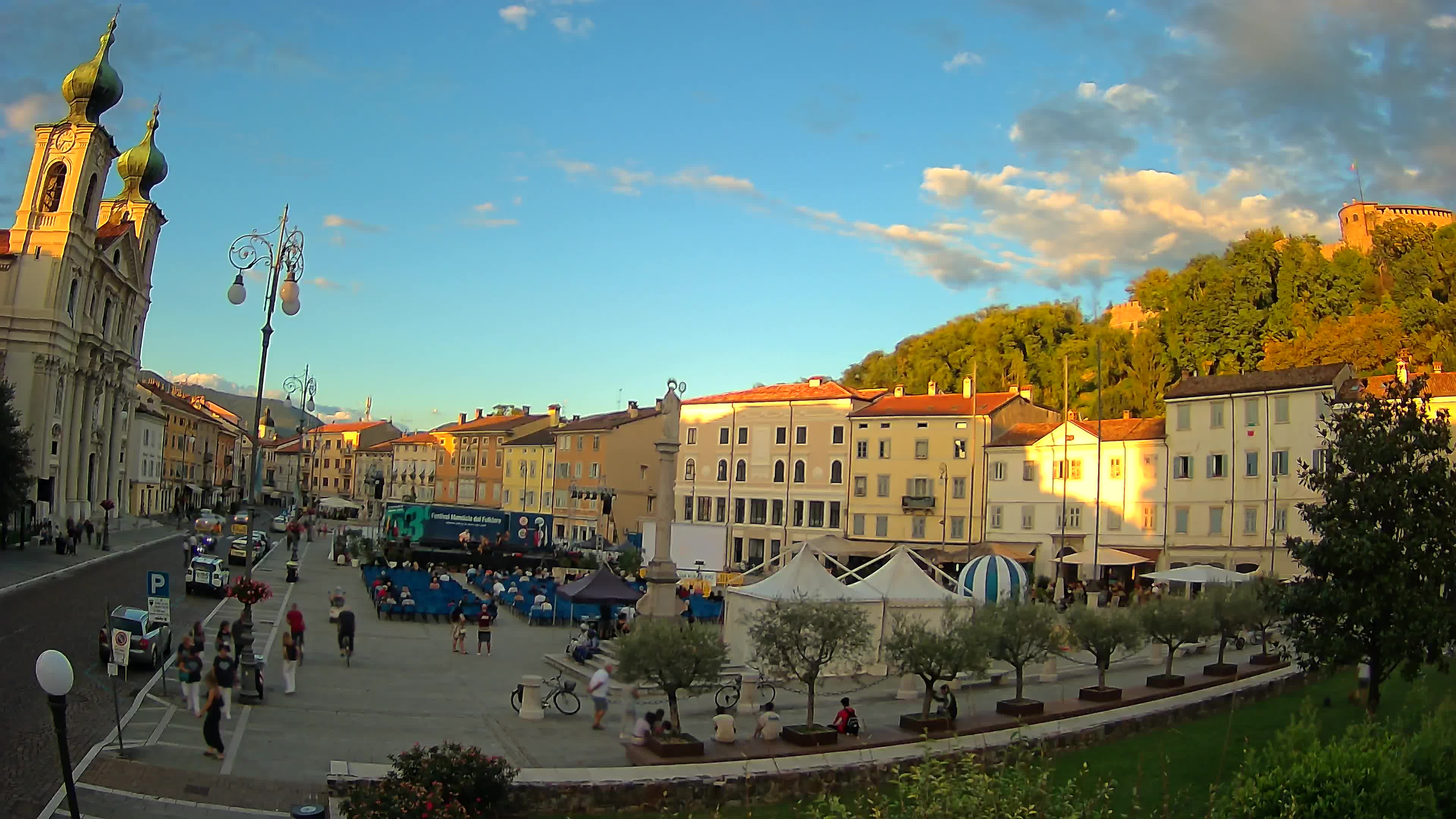 Kamera Gorica Travnik in cerkev sv. Ignacija