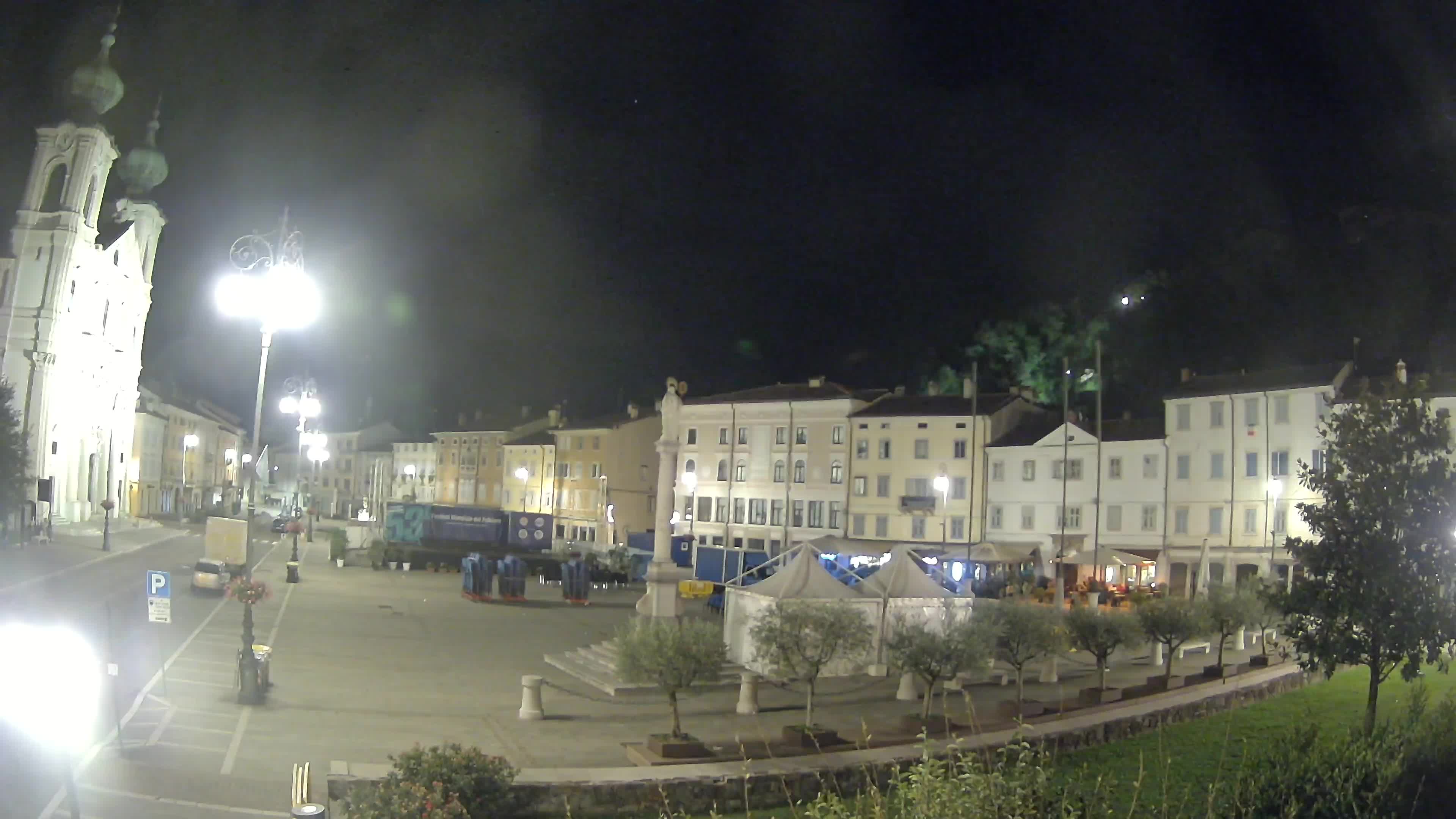 Kamera Gorica Travnik in cerkev sv. Ignacija
