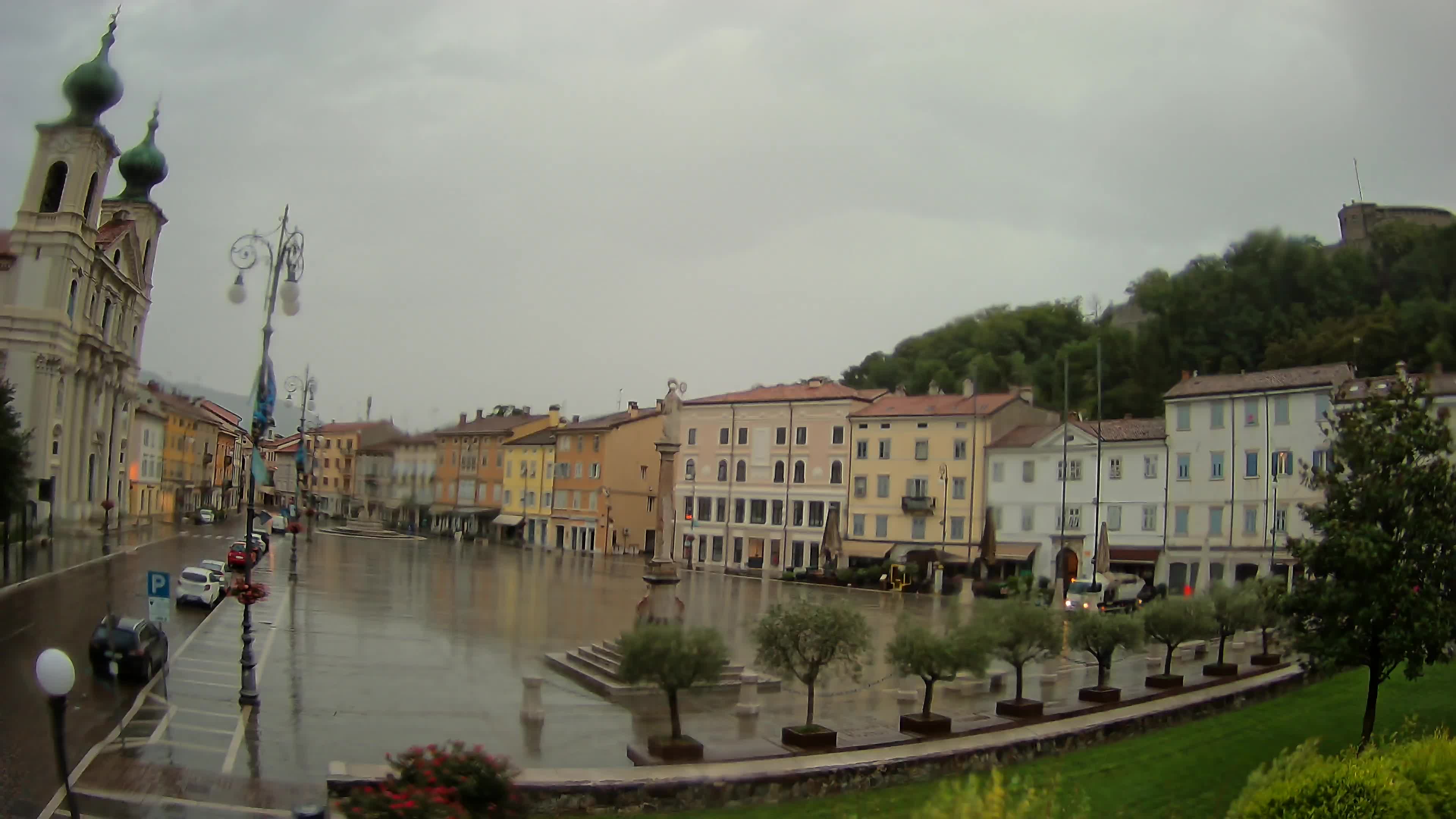 Gorizia Piazza della Vittoria e chiesa di S. Ignazio