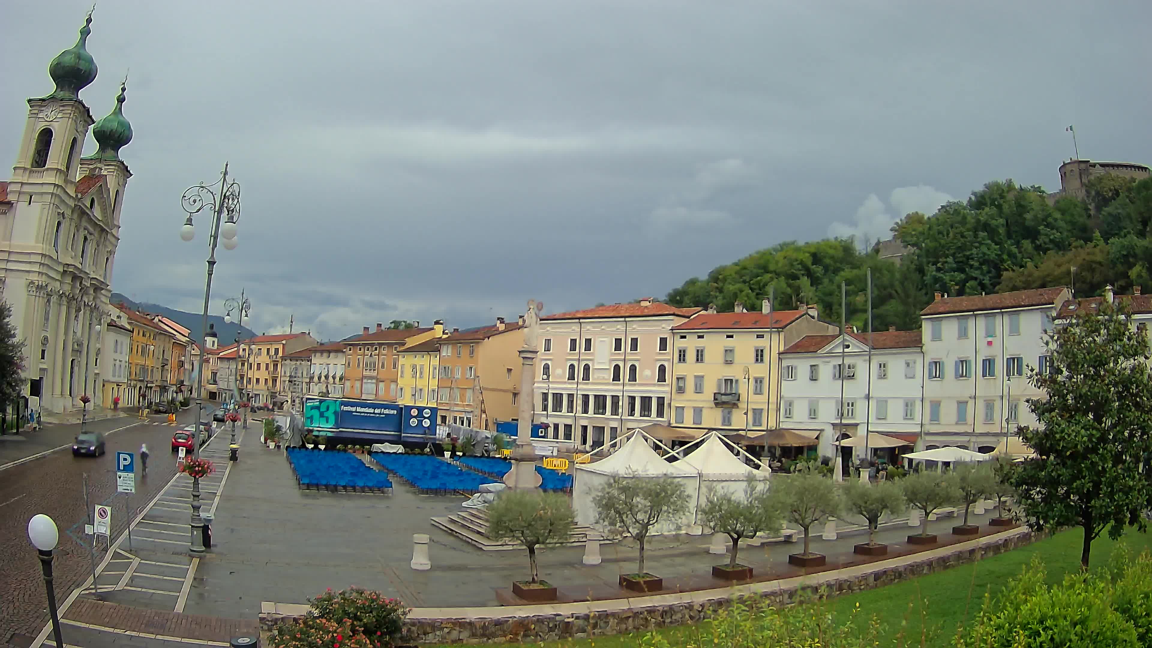Kamera Gorica Travnik in cerkev sv. Ignacija