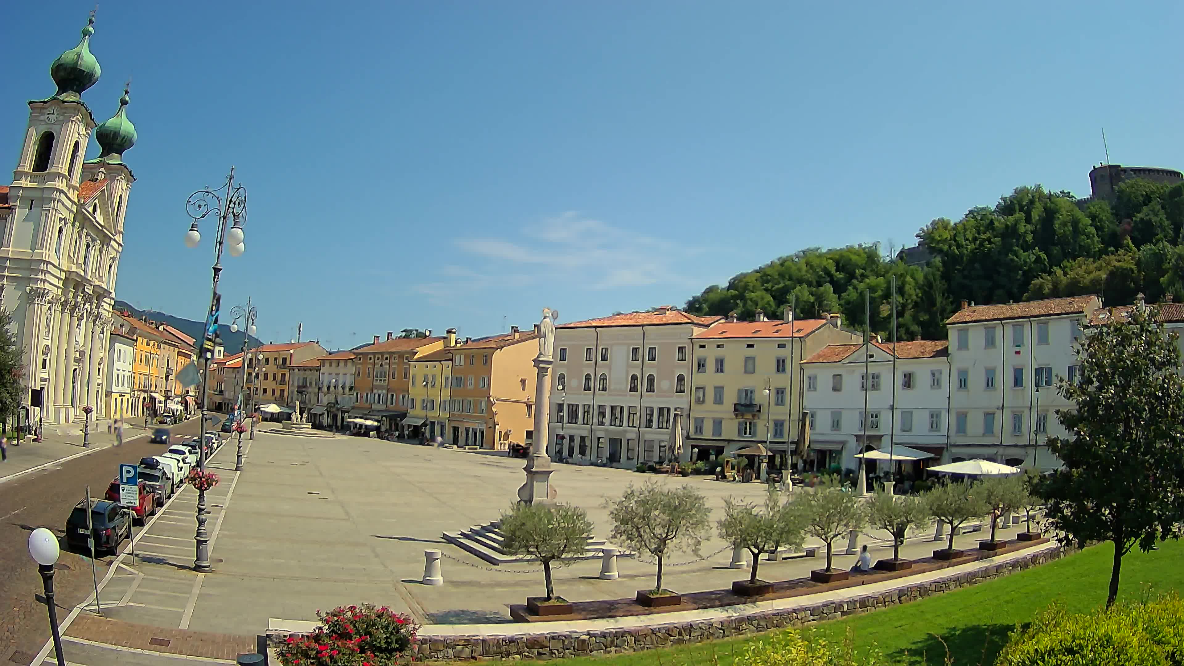 Gorizia Piazza della Vittoria e chiesa di S. Ignazio