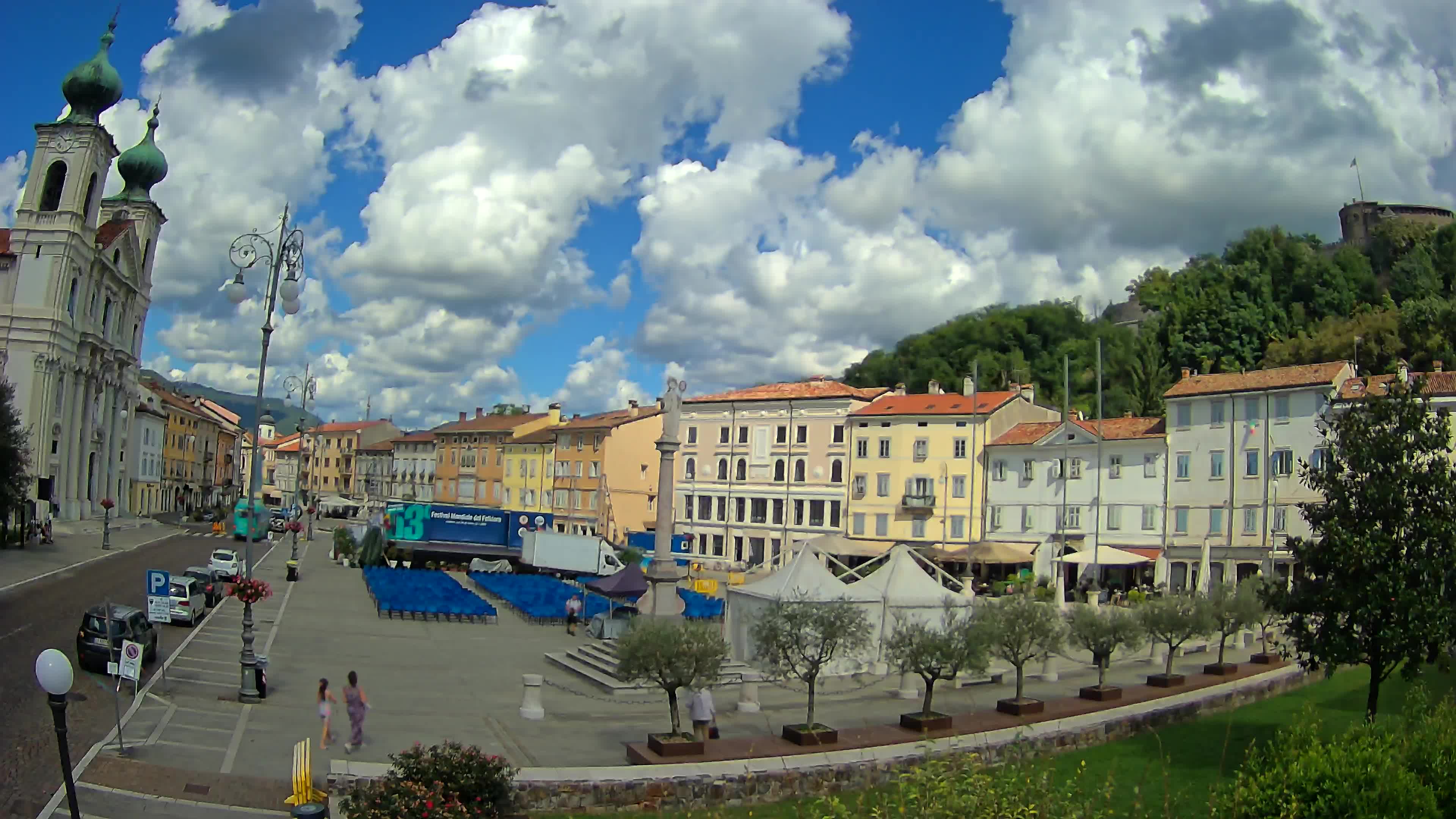 Kamera Gorica Travnik in cerkev sv. Ignacija