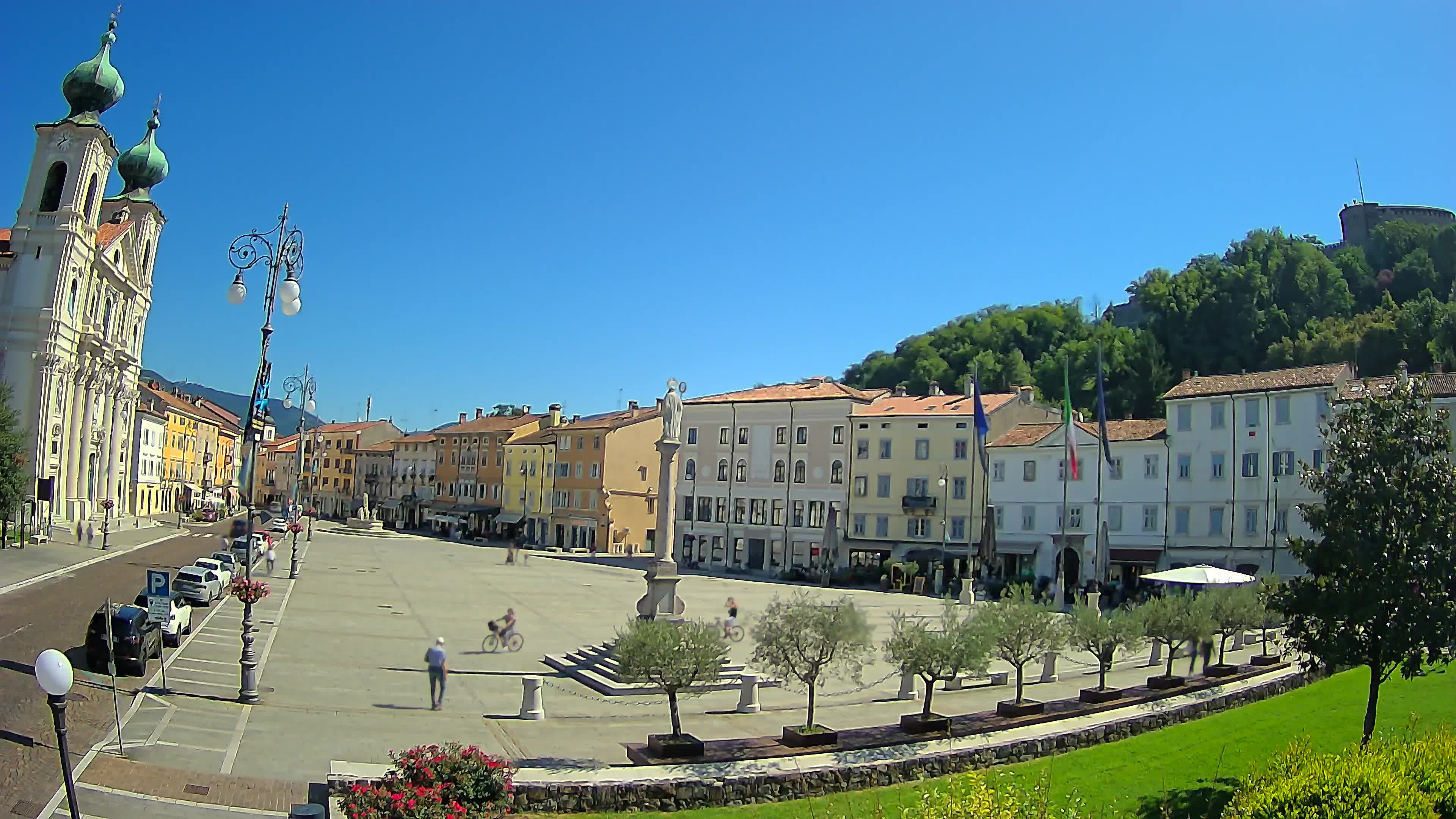 Gorizia Piazza della Vittoria e chiesa di S. Ignazio