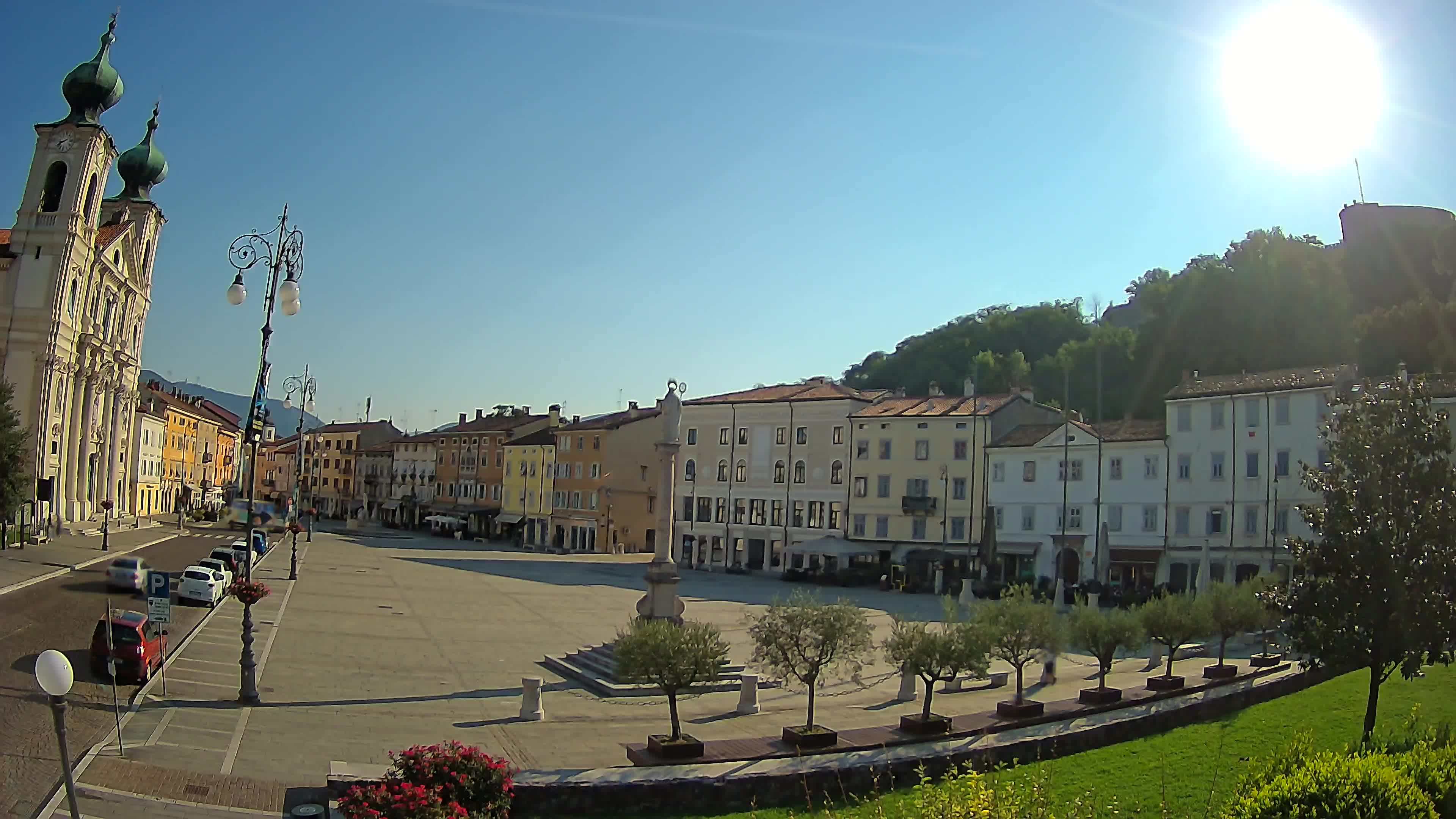 Kamera Gorica Travnik in cerkev sv. Ignacija
