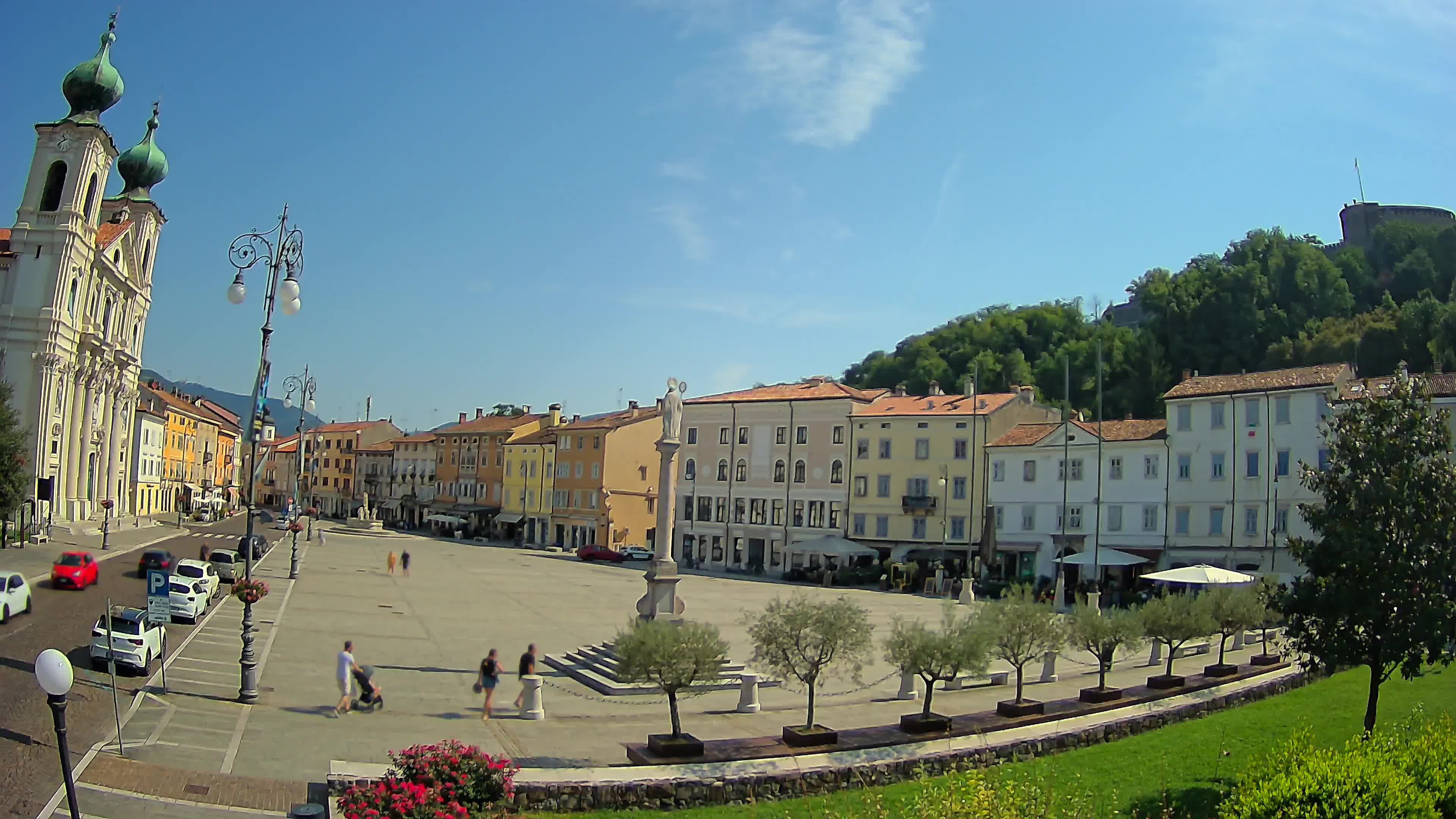 Kamera Gorica Travnik in cerkev sv. Ignacija