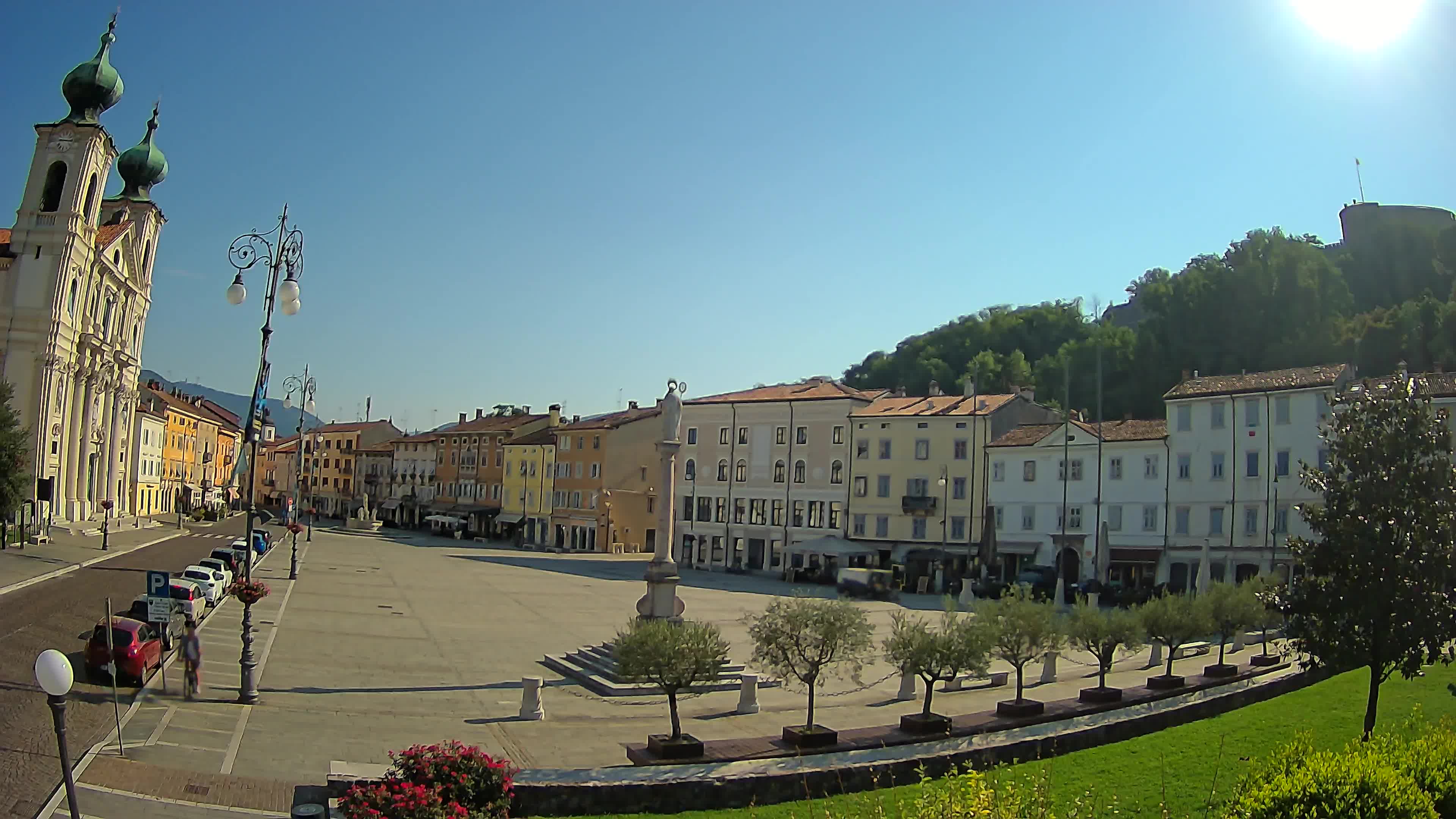 Kamera Gorica Travnik in cerkev sv. Ignacija