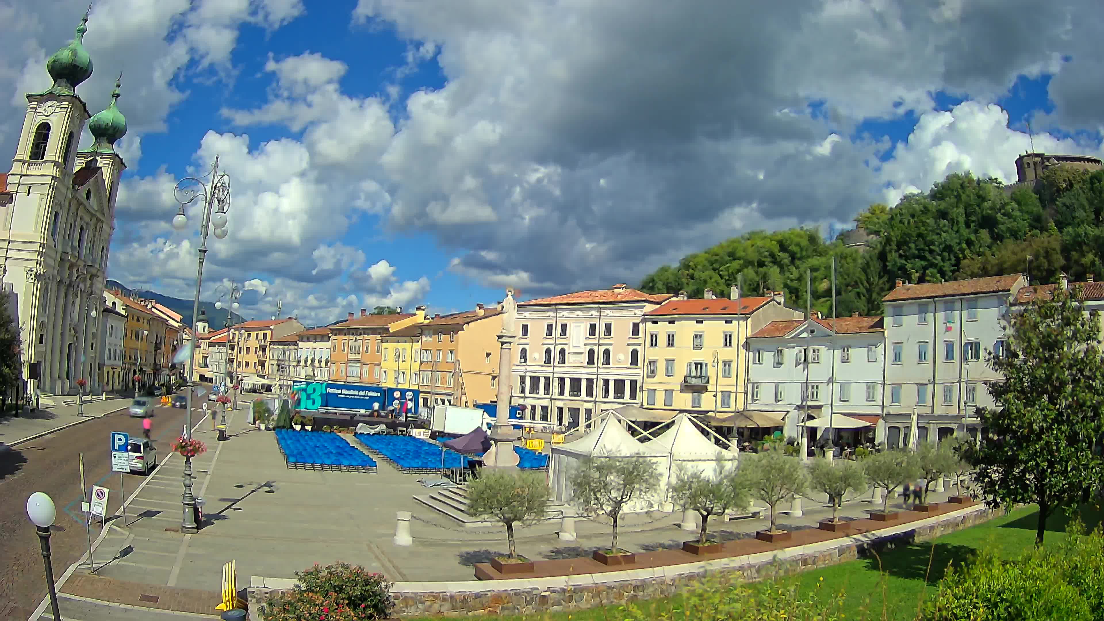Kamera Gorica Travnik in cerkev sv. Ignacija